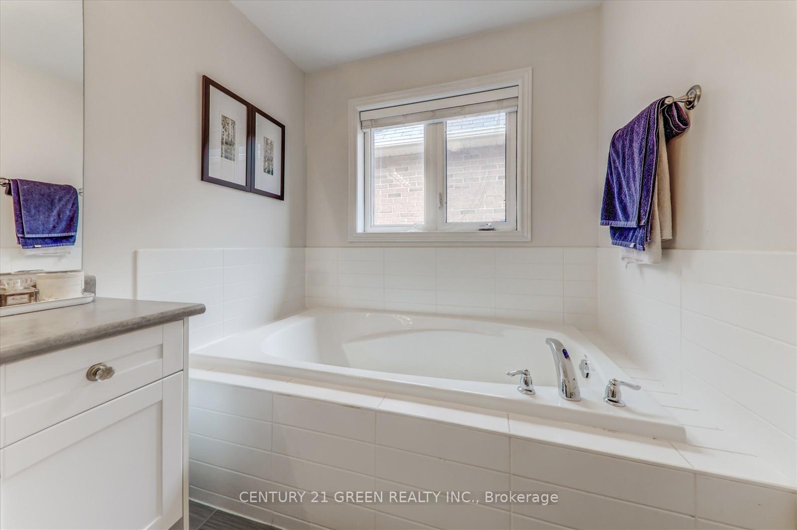 Photo 20 of 610 Nairn Circle W, Milton, Scott — HOMEH