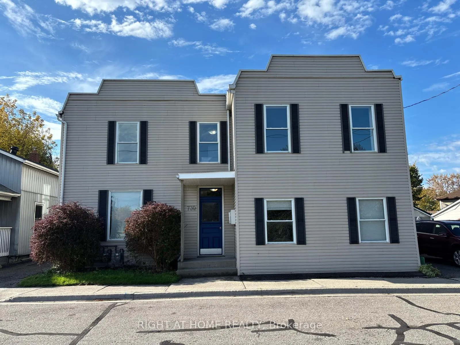 Front of Unit 5, 730 Simcoe Street S