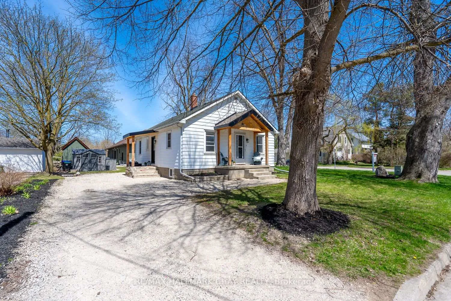 Photo 2 of 44 Queen Street, New Tecumseth, Alliston — HOMEH