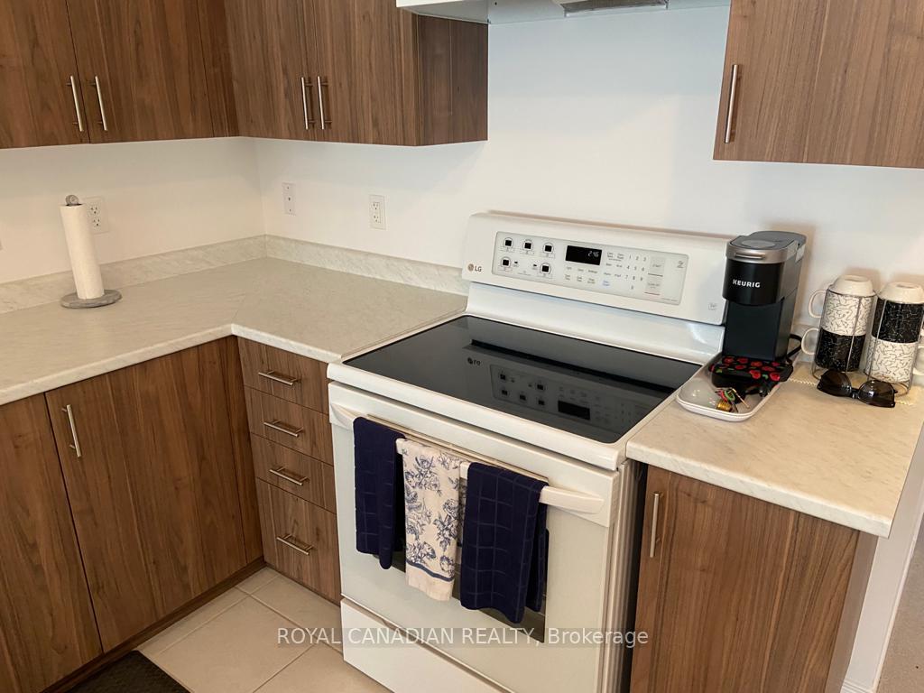 Photo 4 of 102 Isabella Drive, Orillia — HOMEH