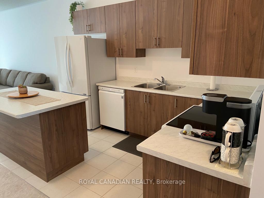 Photo 5 of 102 Isabella Drive, Orillia — HOMEH