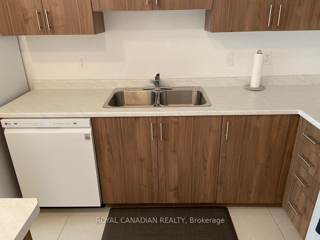 Photo 8 of 102 Isabella Drive, Orillia — HOMEH