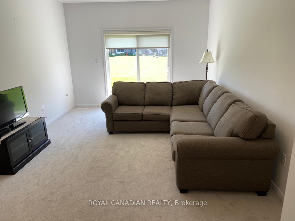 Photo 10 of 102 Isabella Drive, Orillia — HOMEH