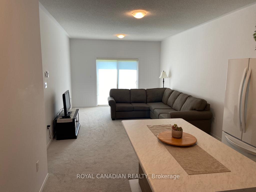 Photo 11 of 102 Isabella Drive, Orillia — HOMEH