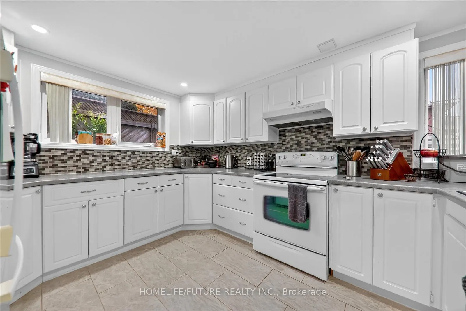 Photo 35 of 790 Ferndale Street, Oshawa, Northglen — HOMEH