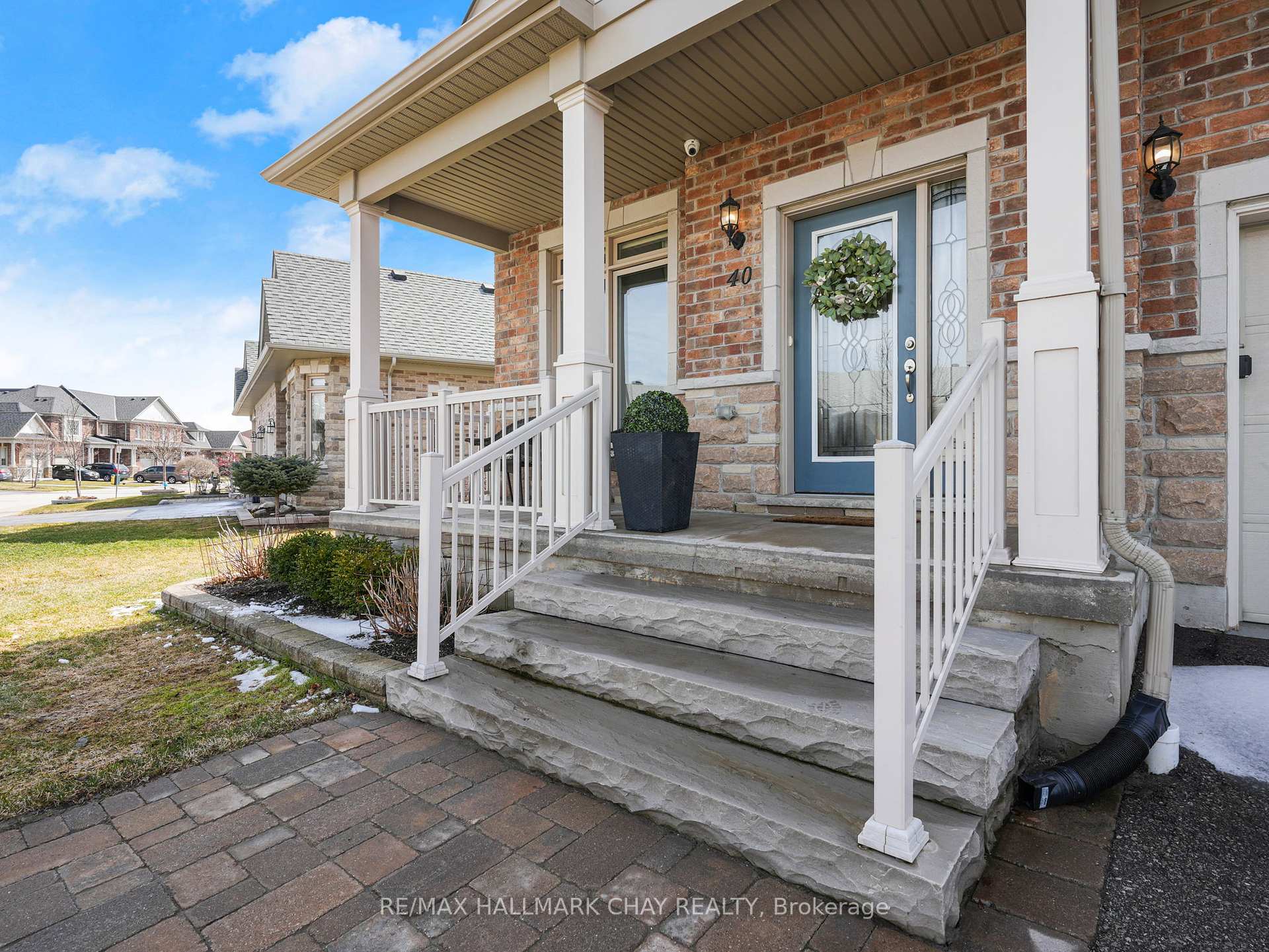 Photo 3 of 40 Kingsmere Crescent, New Tecumseth, Alliston — HOMEH