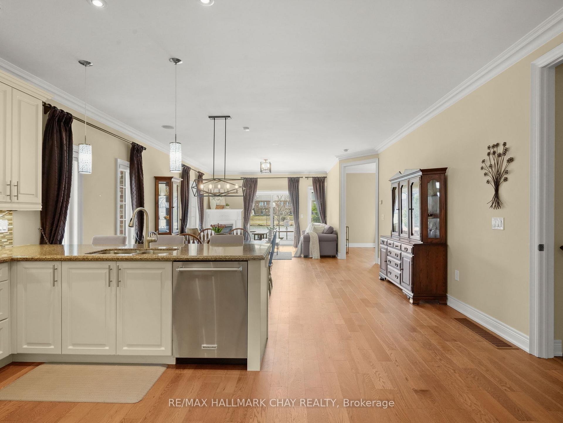 Photo 8 of 40 Kingsmere Crescent, New Tecumseth, Alliston — HOMEH