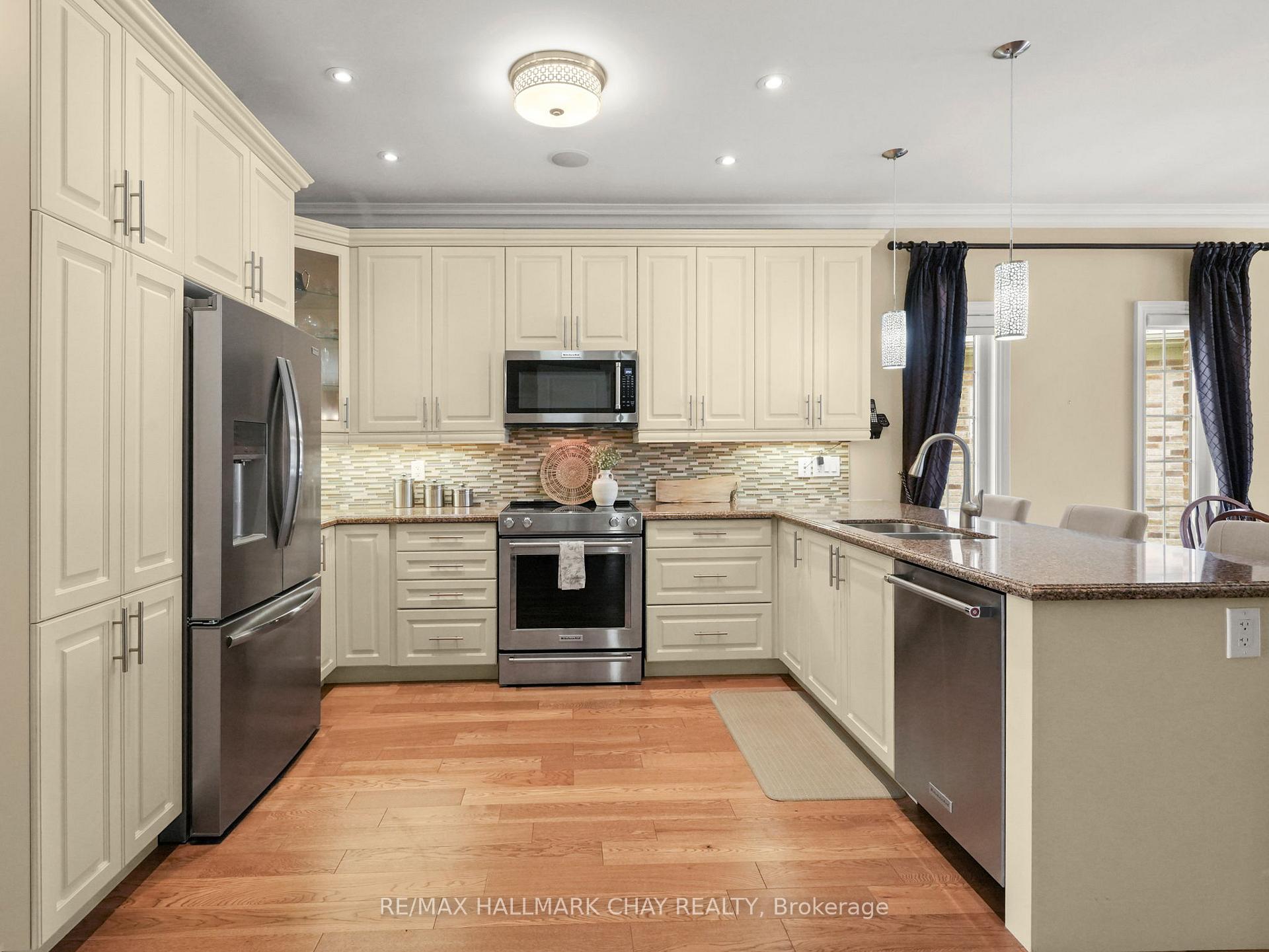 Photo 11 of 40 Kingsmere Crescent, New Tecumseth, Alliston — HOMEH