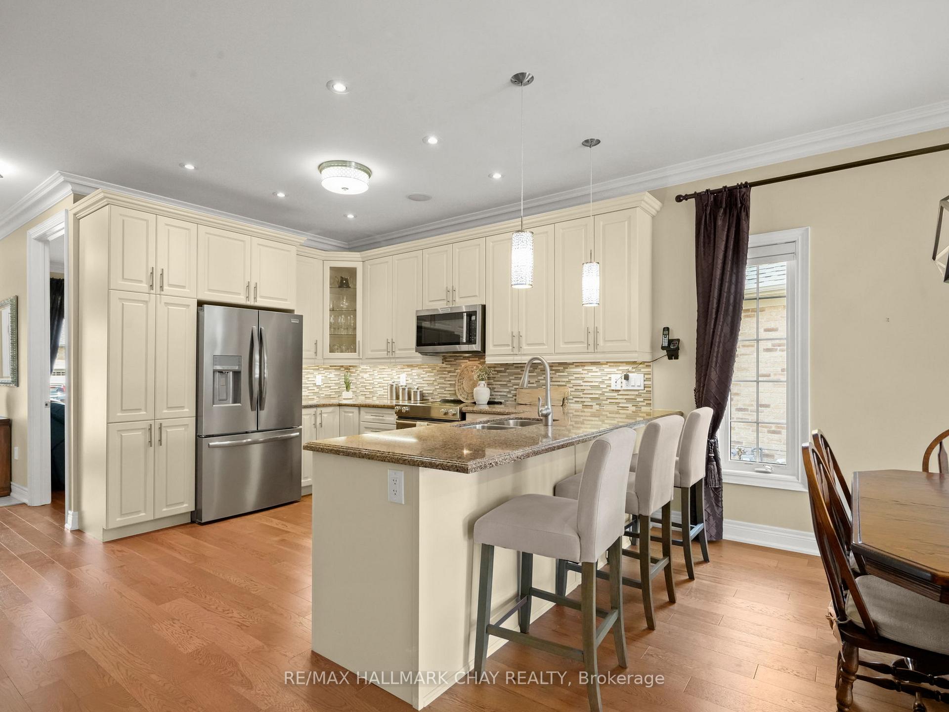 Photo 12 of 40 Kingsmere Crescent, New Tecumseth, Alliston — HOMEH