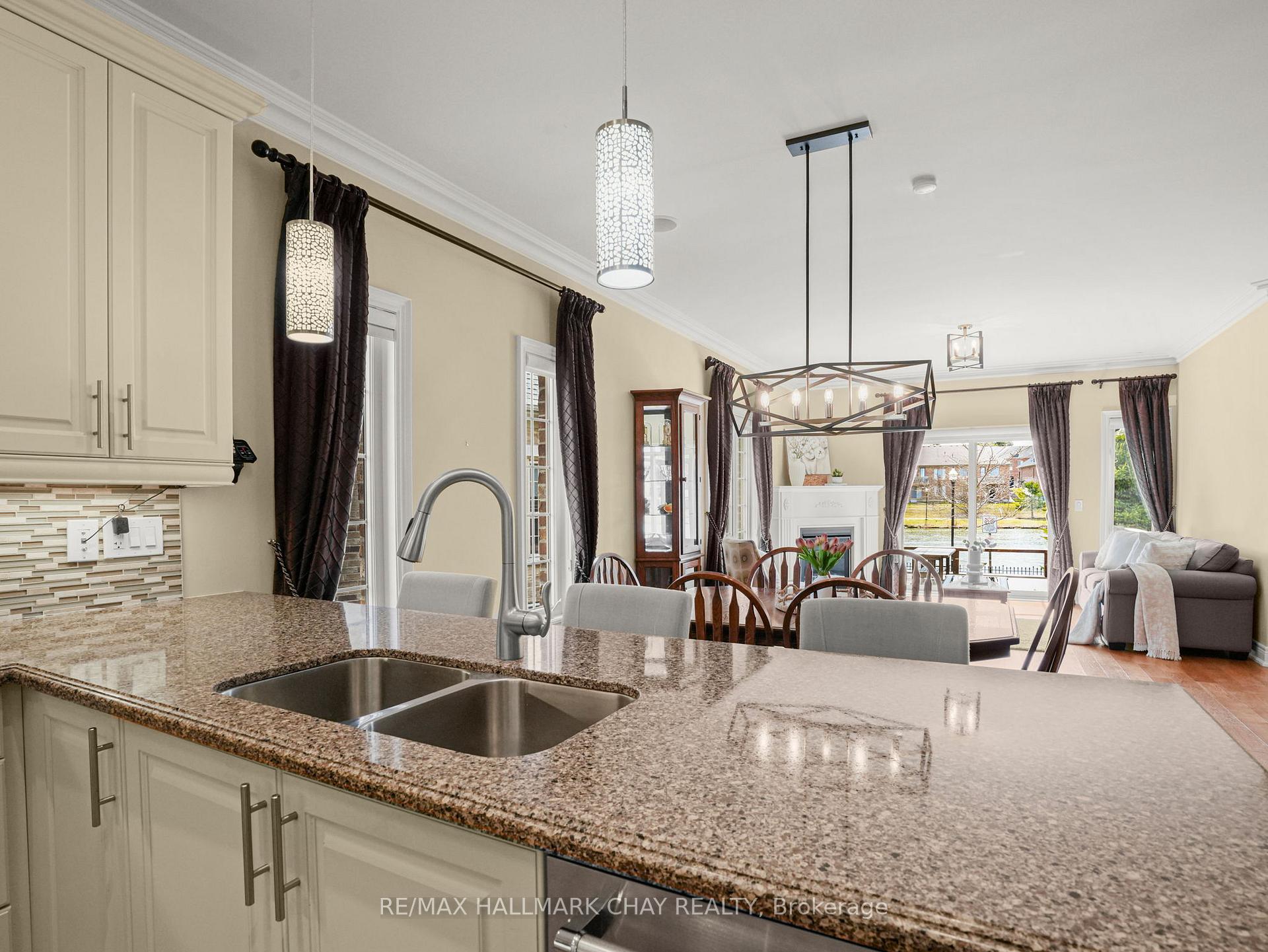 Photo 14 of 40 Kingsmere Crescent, New Tecumseth, Alliston — HOMEH
