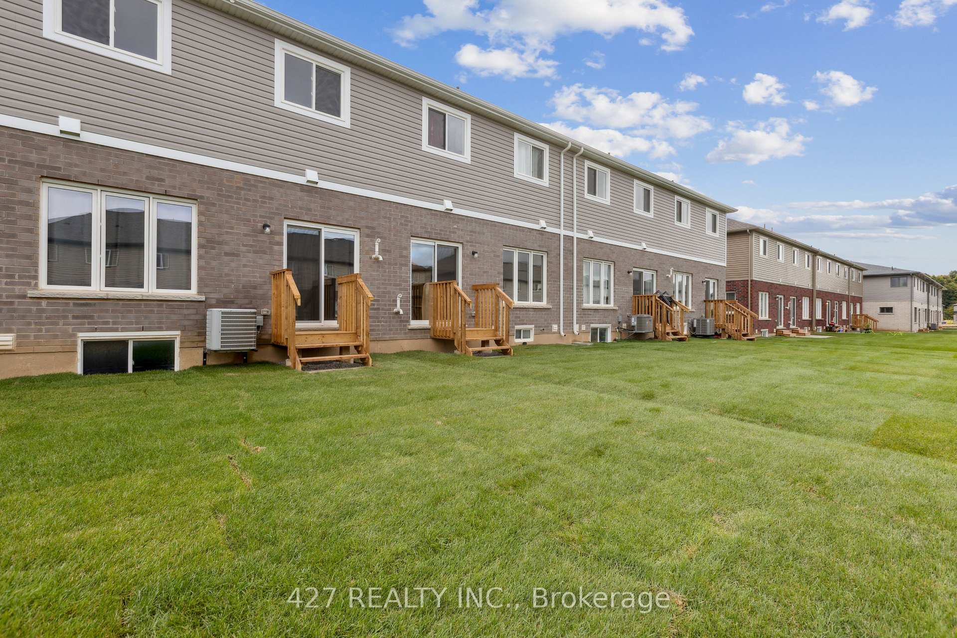 Photo 5 of 58 Samuel Avenue, Pelham, Fonthill — HOMEH