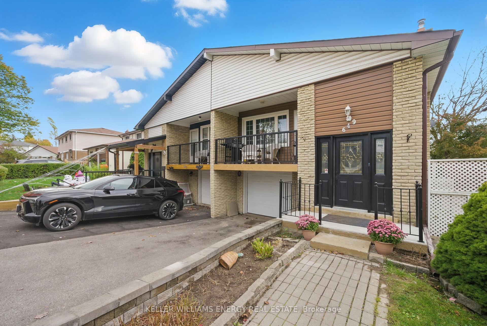 Photo 2 of 649 Berwick Crescent, Oshawa, McLaughlin — HOMEH