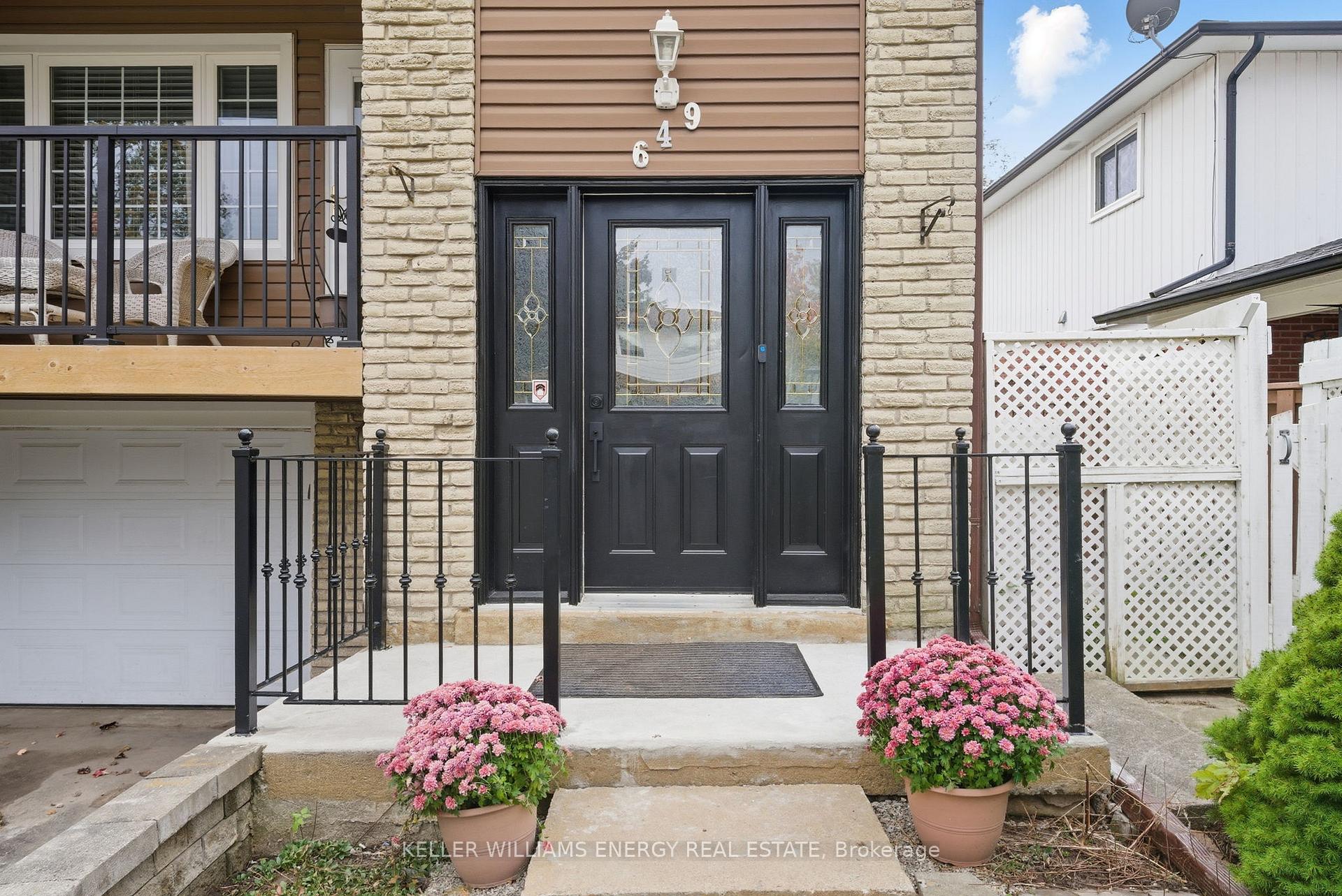 Photo 4 of 649 Berwick Crescent, Oshawa, McLaughlin — HOMEH