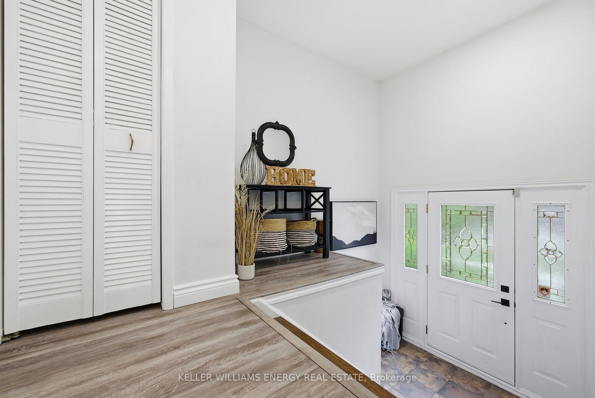 Photo 5 of 649 Berwick Crescent, Oshawa, McLaughlin — HOMEH