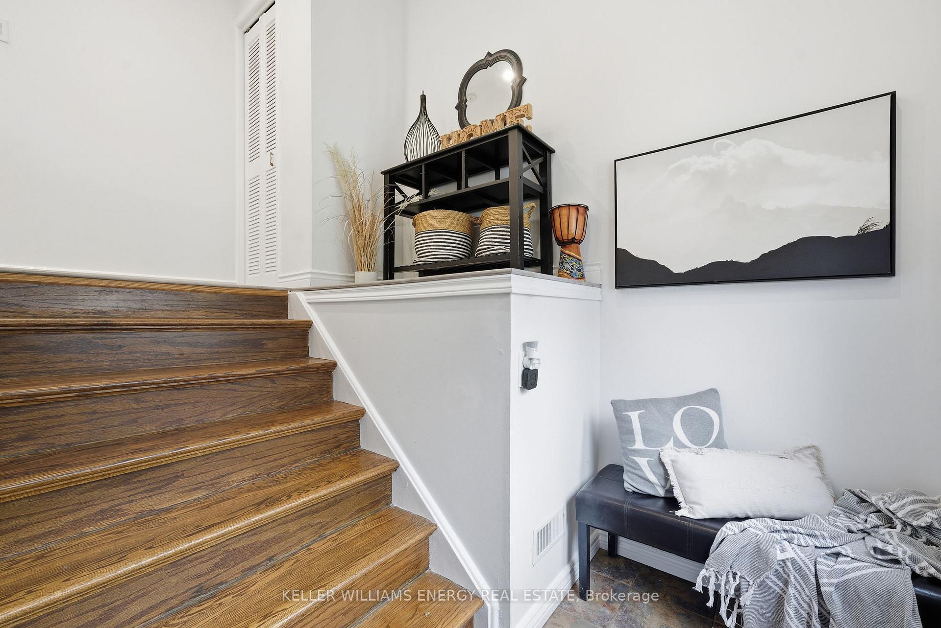 Photo 6 of 649 Berwick Crescent, Oshawa, McLaughlin — HOMEH