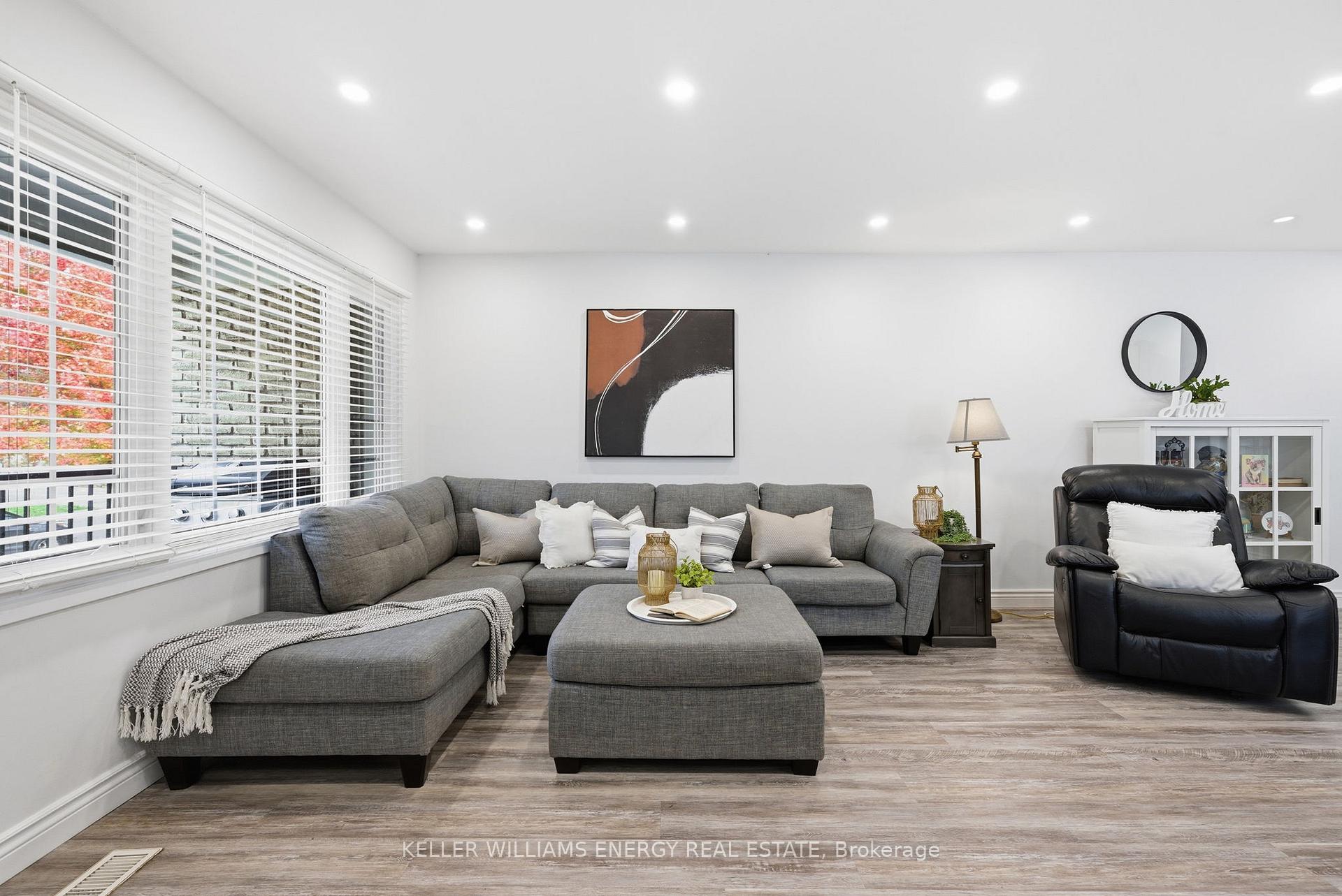 Photo 7 of 649 Berwick Crescent, Oshawa, McLaughlin — HOMEH