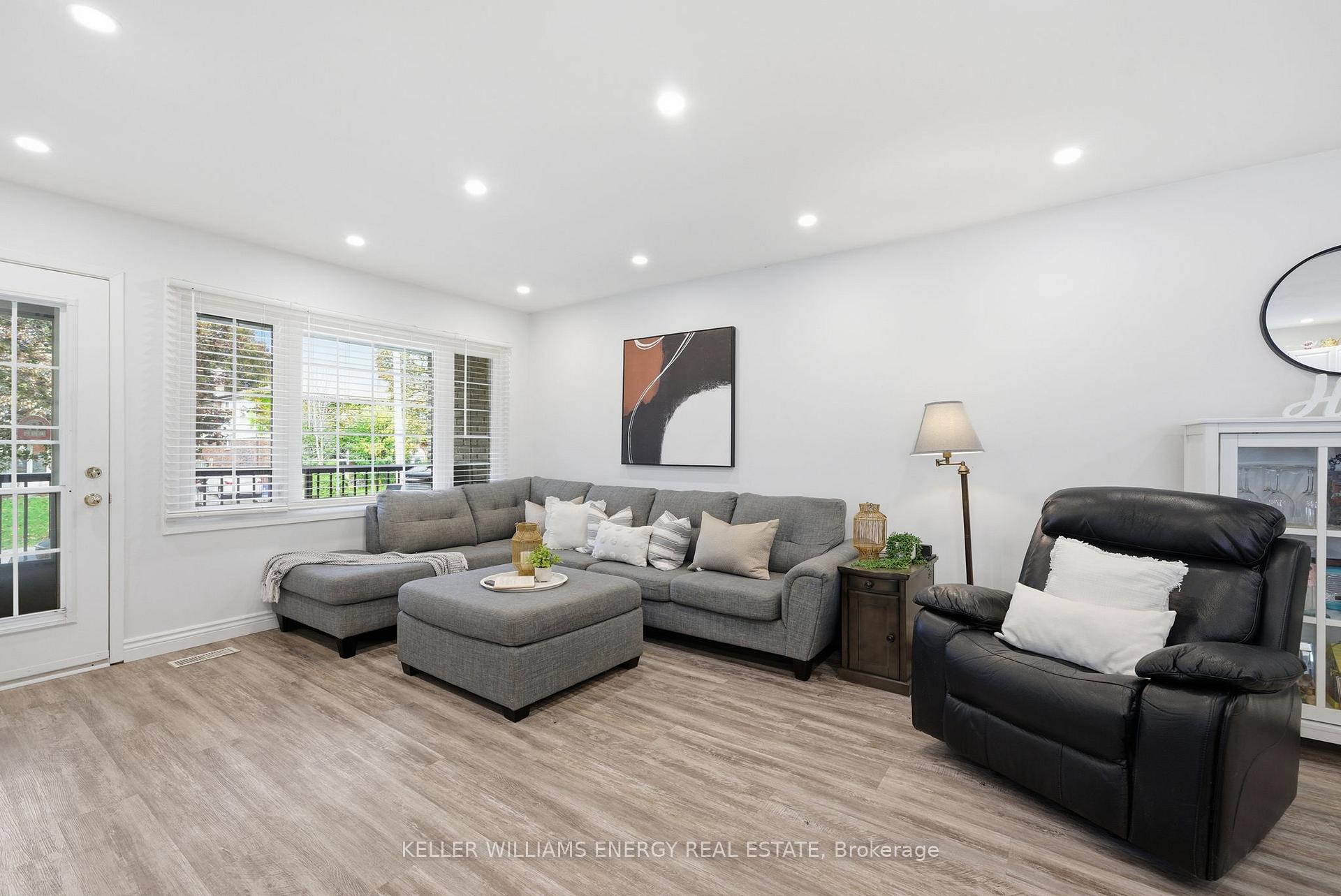 Photo 8 of 649 Berwick Crescent, Oshawa, McLaughlin — HOMEH