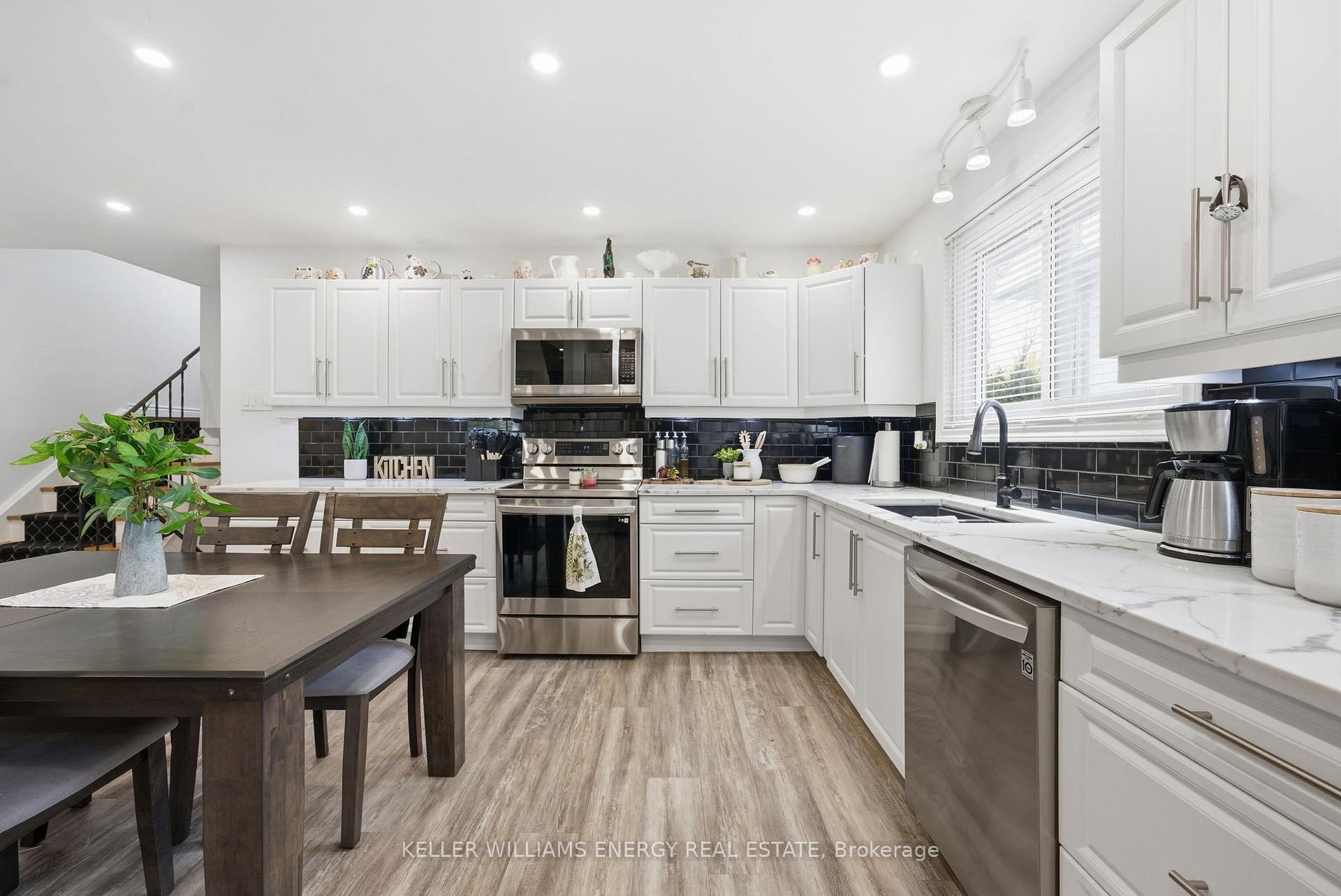 Photo 14 of 649 Berwick Crescent, Oshawa, McLaughlin — HOMEH