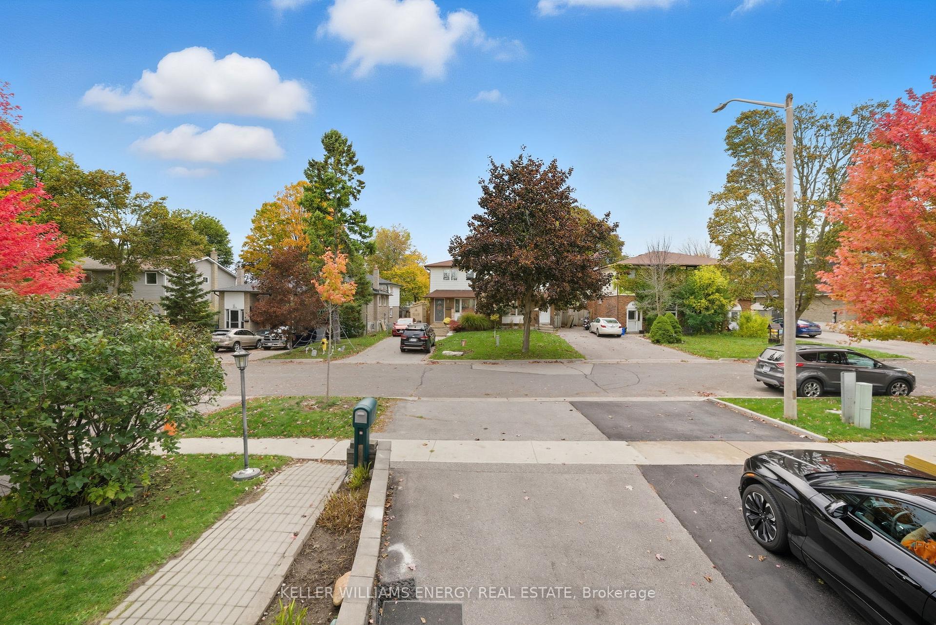 Photo 17 of 649 Berwick Crescent, Oshawa, McLaughlin — HOMEH