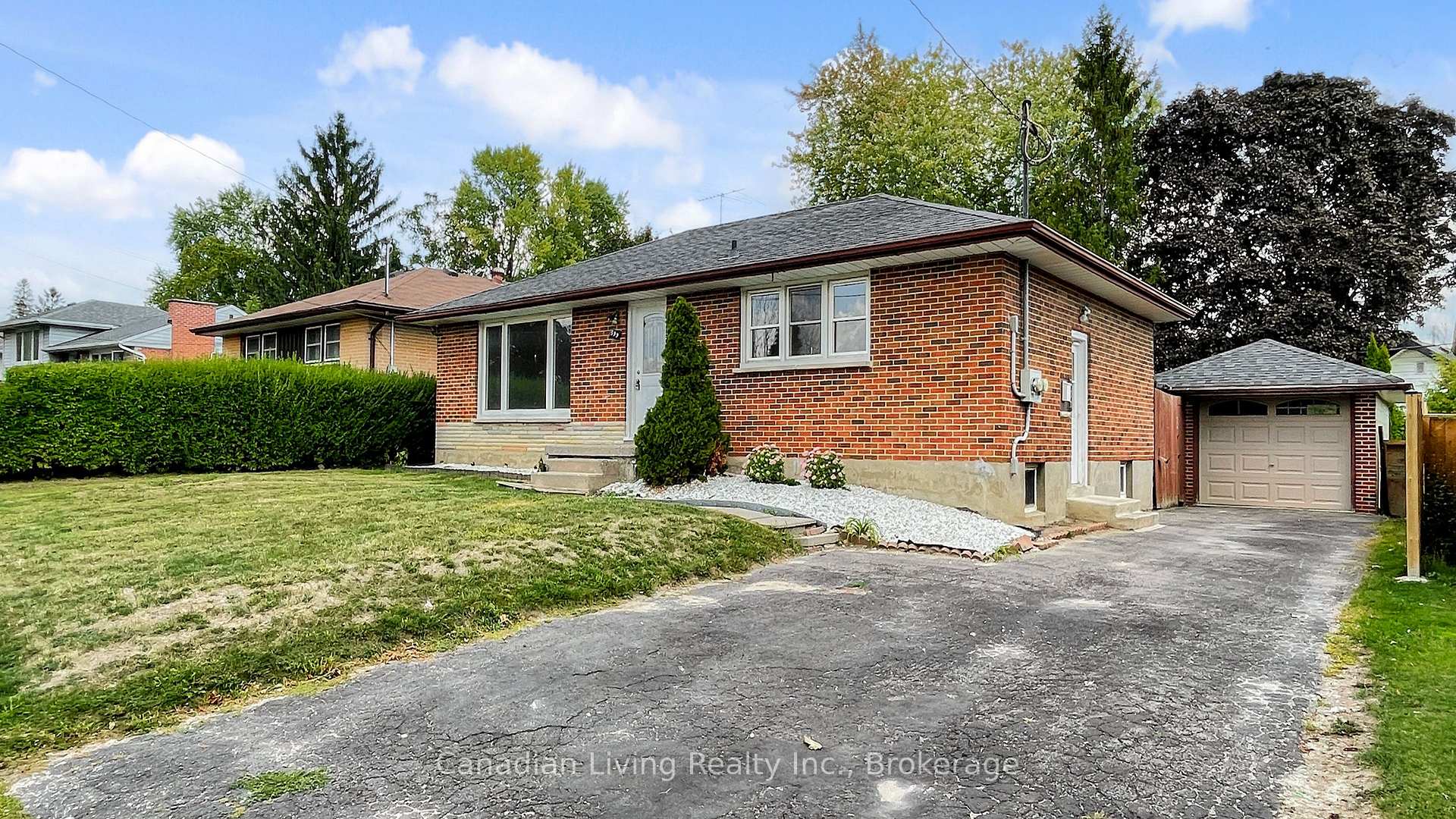 Photo 2 of 2-599 Gibbons Street, Oshawa, McLaughlin — HOMEH