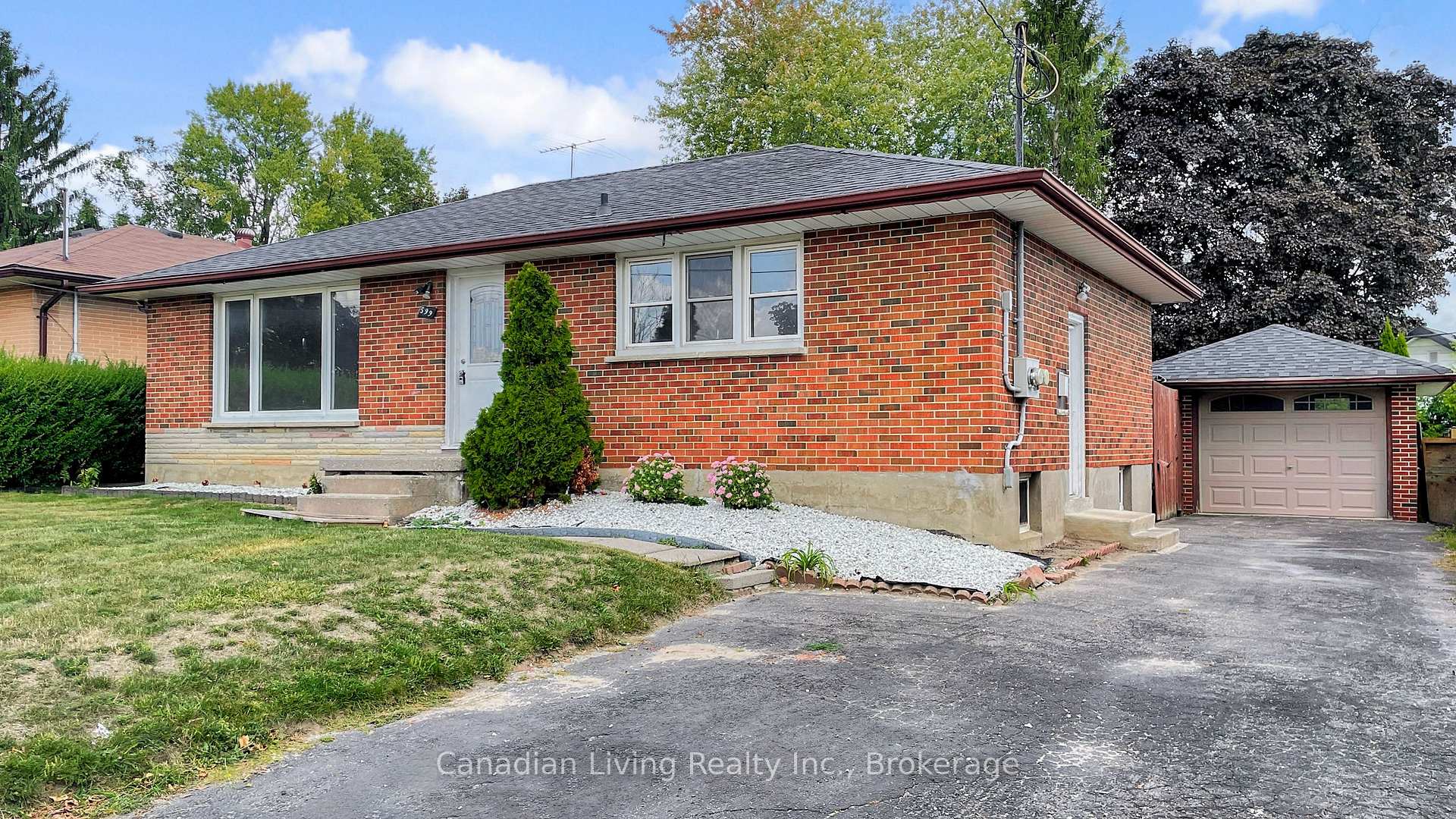 Photo 3 of 2-599 Gibbons Street, Oshawa, McLaughlin — HOMEH
