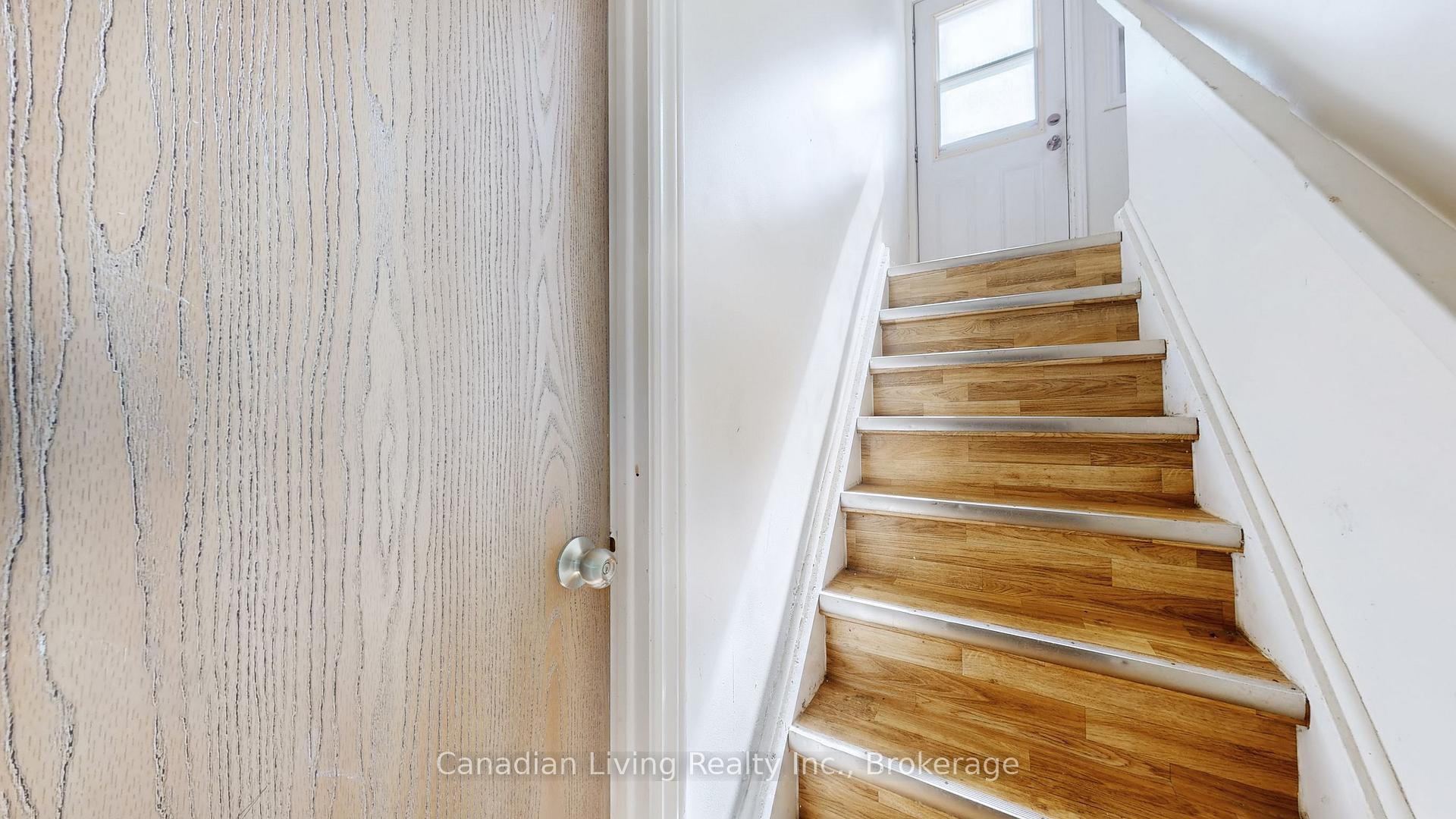 Photo 4 of 2-599 Gibbons Street, Oshawa, McLaughlin — HOMEH