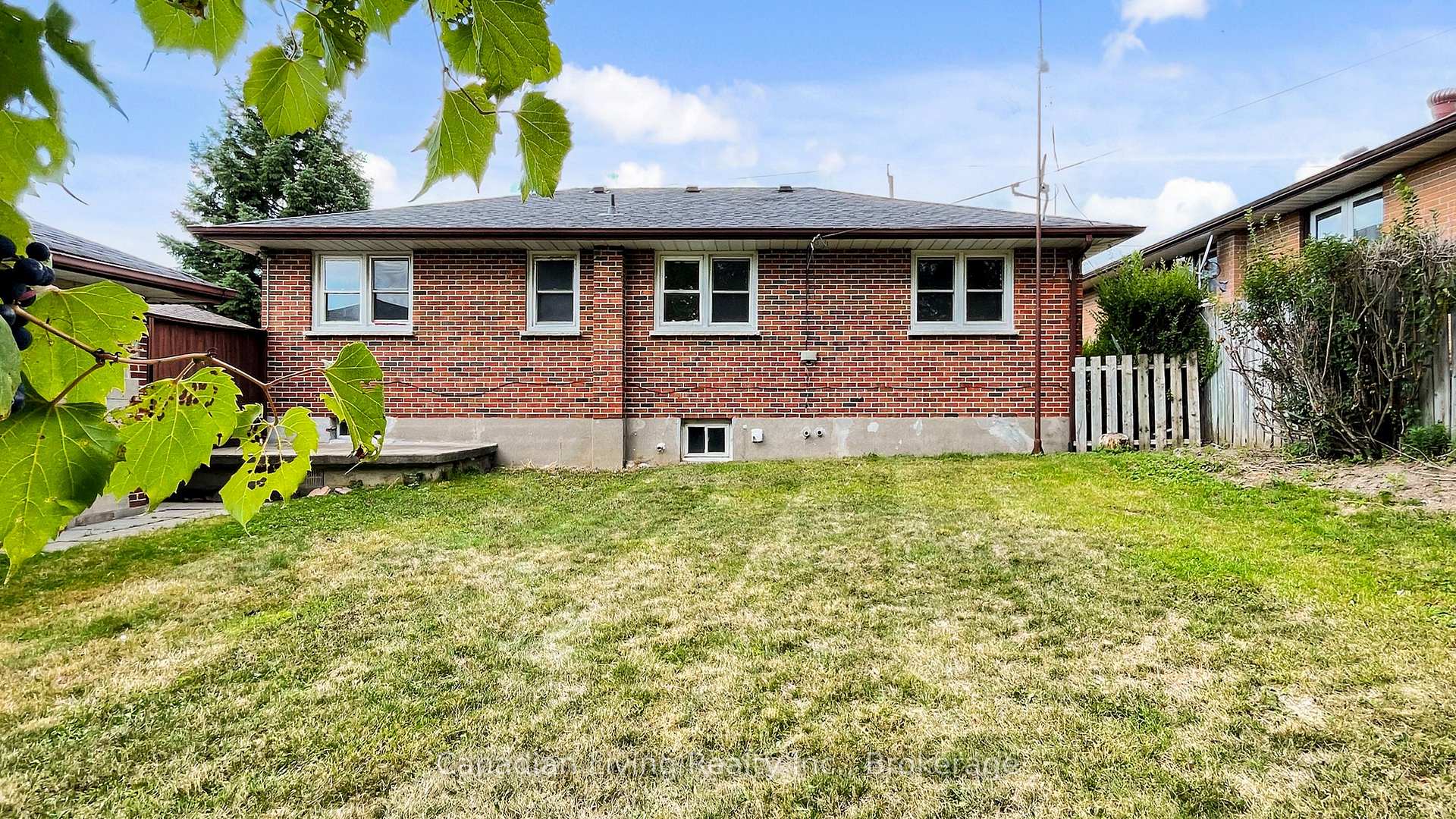 Photo 22 of 2-599 Gibbons Street, Oshawa, McLaughlin — HOMEH