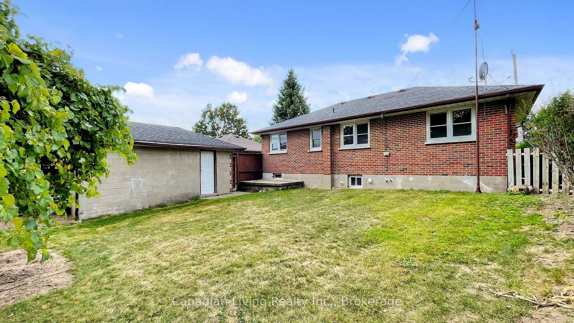 Photo 23 of 2-599 Gibbons Street, Oshawa, McLaughlin — HOMEH