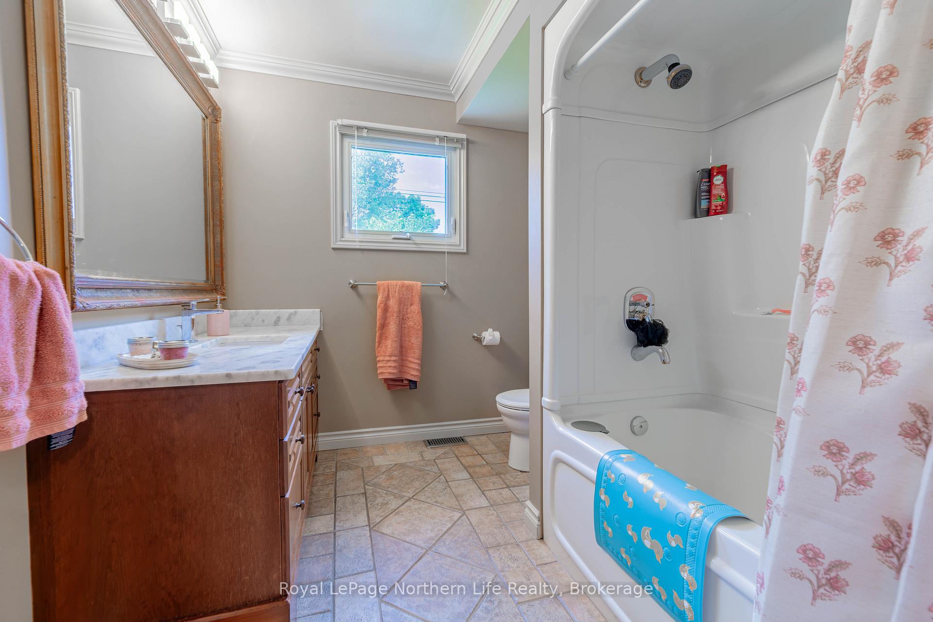Photo 21 of 112 Wallace Heights Drive, North Bay, Airport — HOMEH