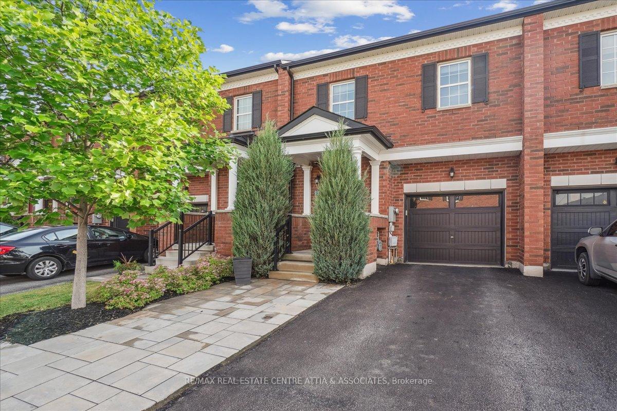 Photo 1 of 755 Banks Crescent, Milton, Willmott — HOMEH