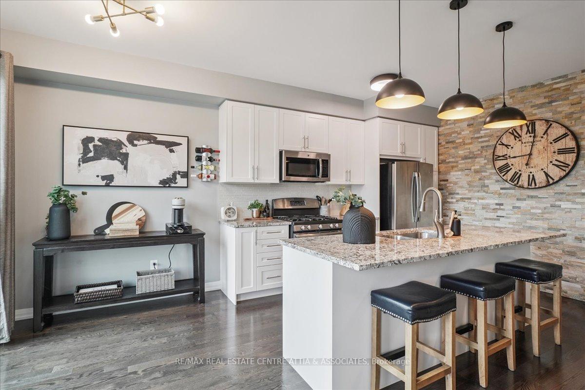 Photo 5 of 755 Banks Crescent, Milton, Willmott — HOMEH
