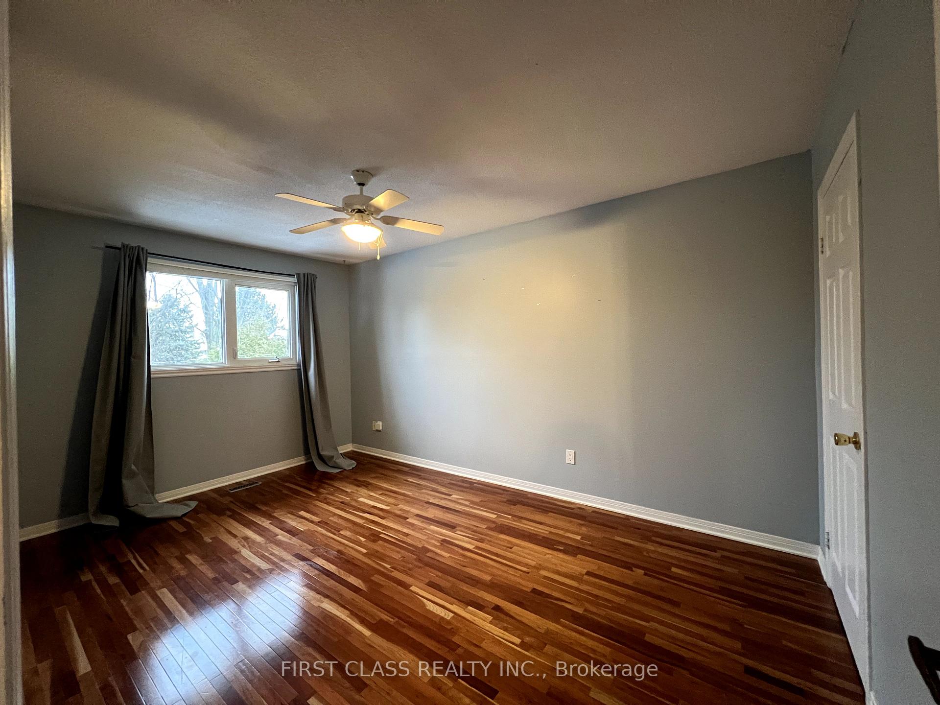 Photo 4 of 16 Whiteoak Court, Markham, Sherwood-Amberglen — HOMEH