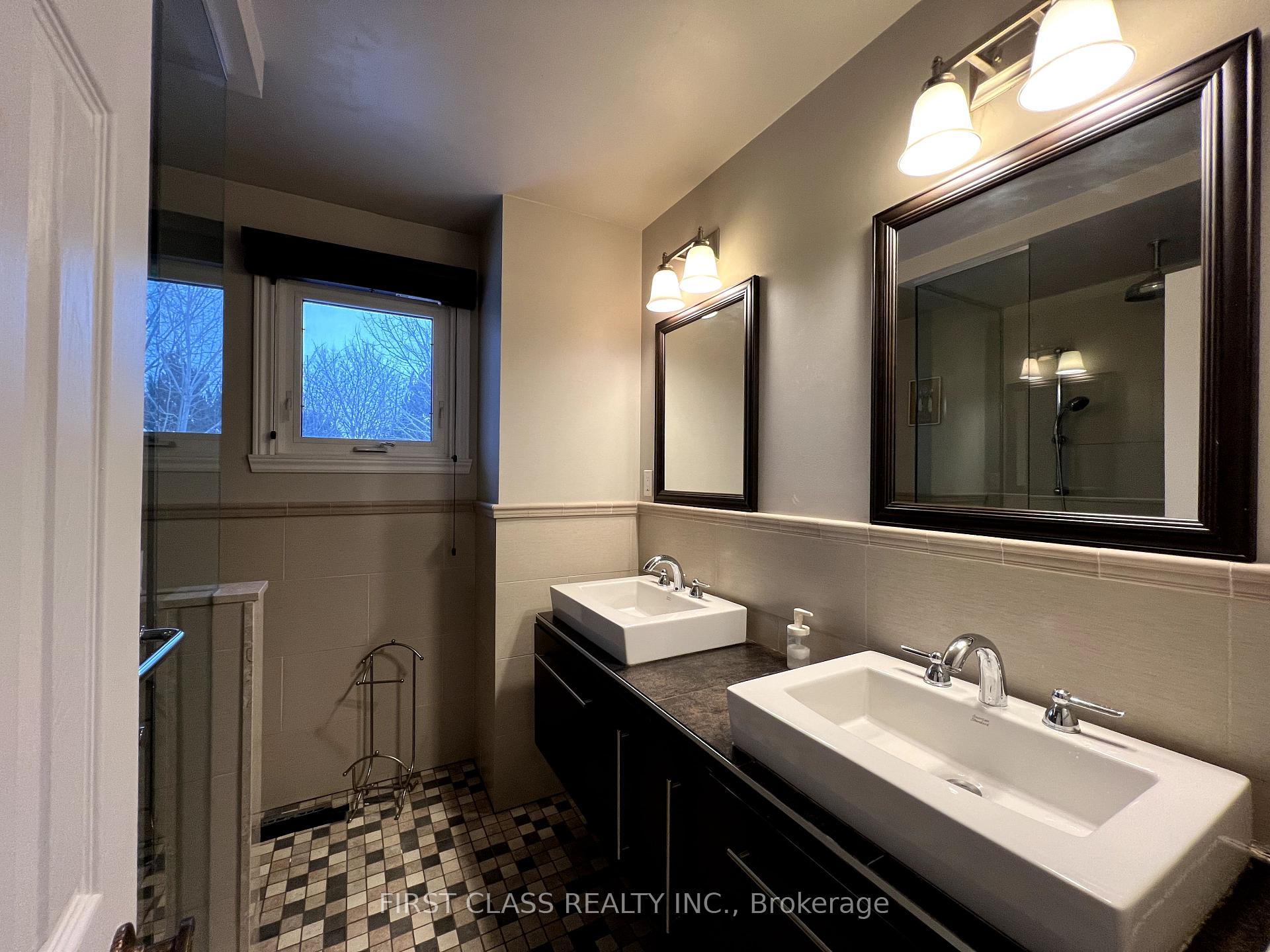 Photo 5 of 16 Whiteoak Court, Markham, Sherwood-Amberglen — HOMEH