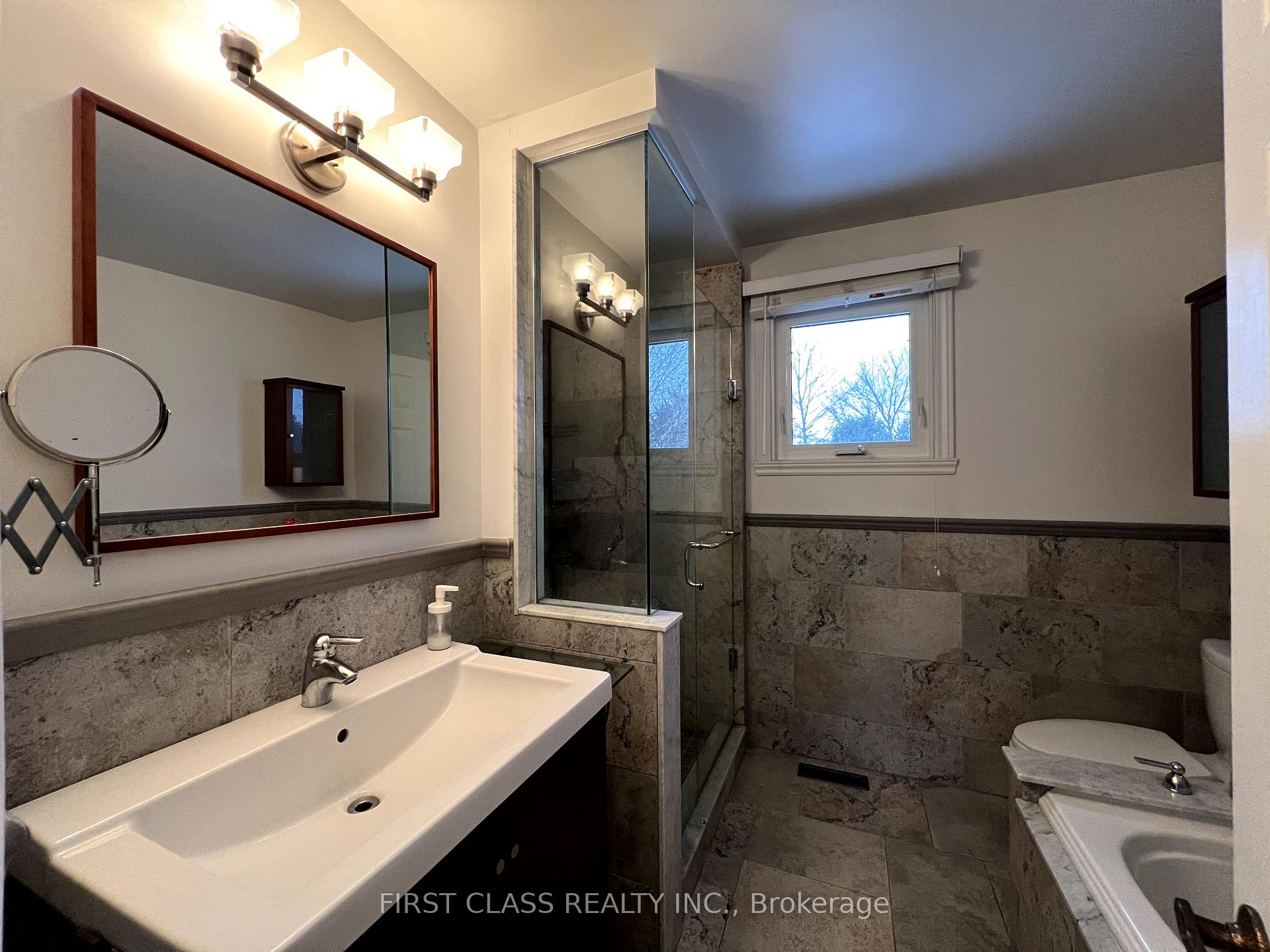 Photo 9 of 16 Whiteoak Court, Markham, Sherwood-Amberglen — HOMEH