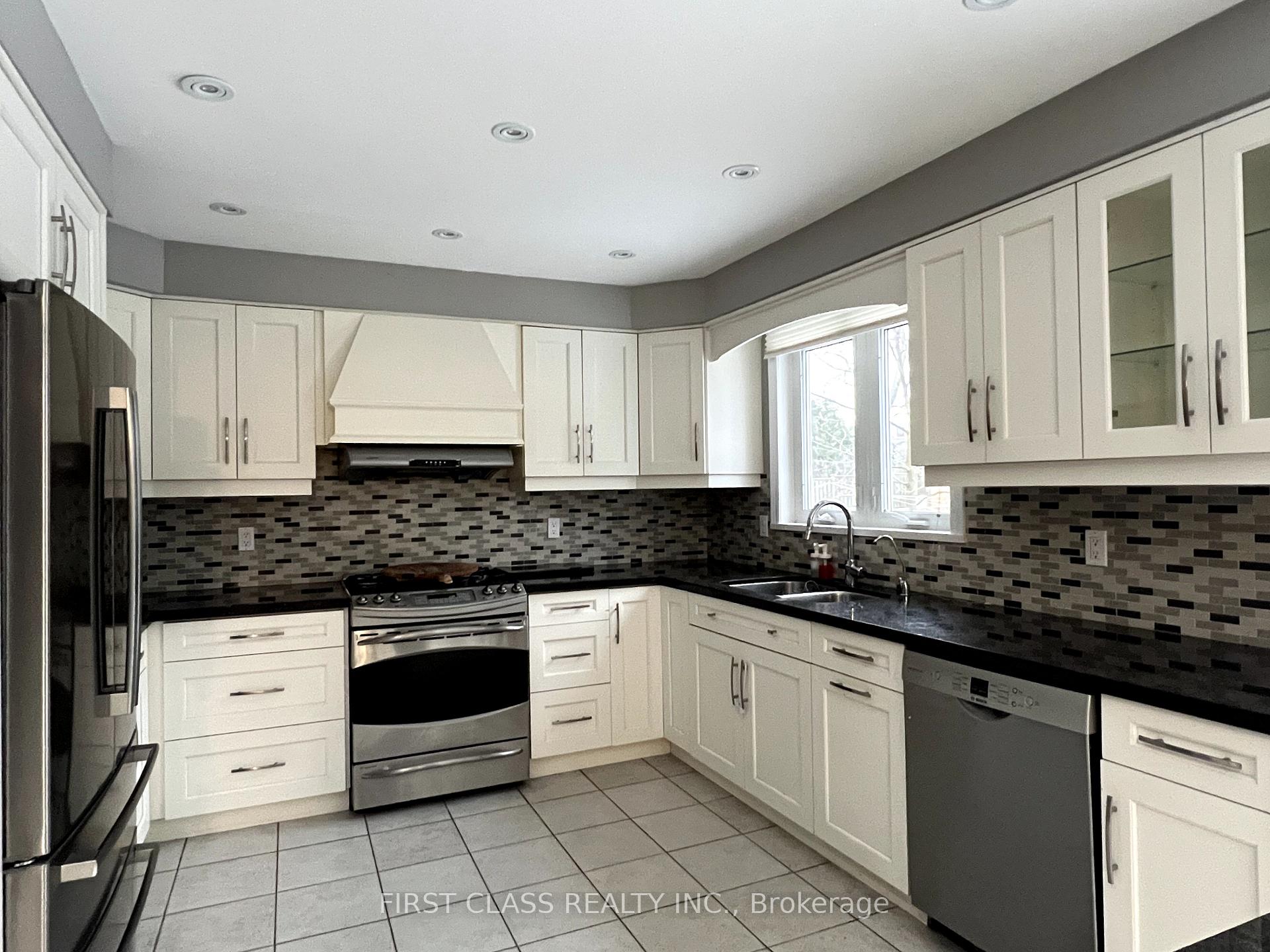 Photo 14 of 16 Whiteoak Court, Markham, Sherwood-Amberglen — HOMEH