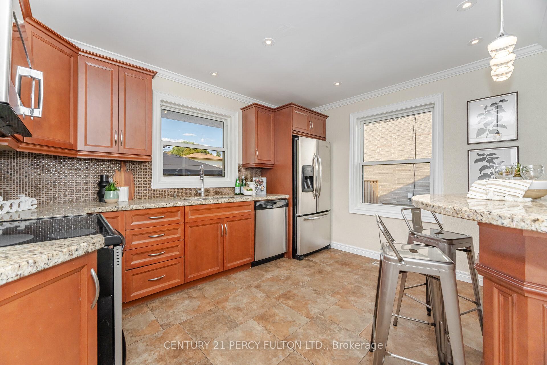Photo 6 of 600 Ridgeway Avenue, Oshawa, McLaughlin — HOMEH