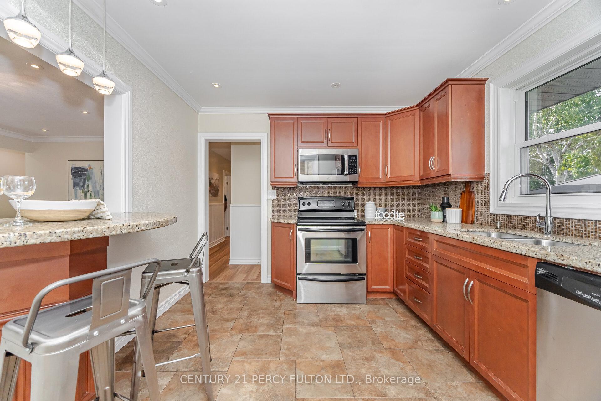 Photo 9 of 600 Ridgeway Avenue, Oshawa, McLaughlin — HOMEH