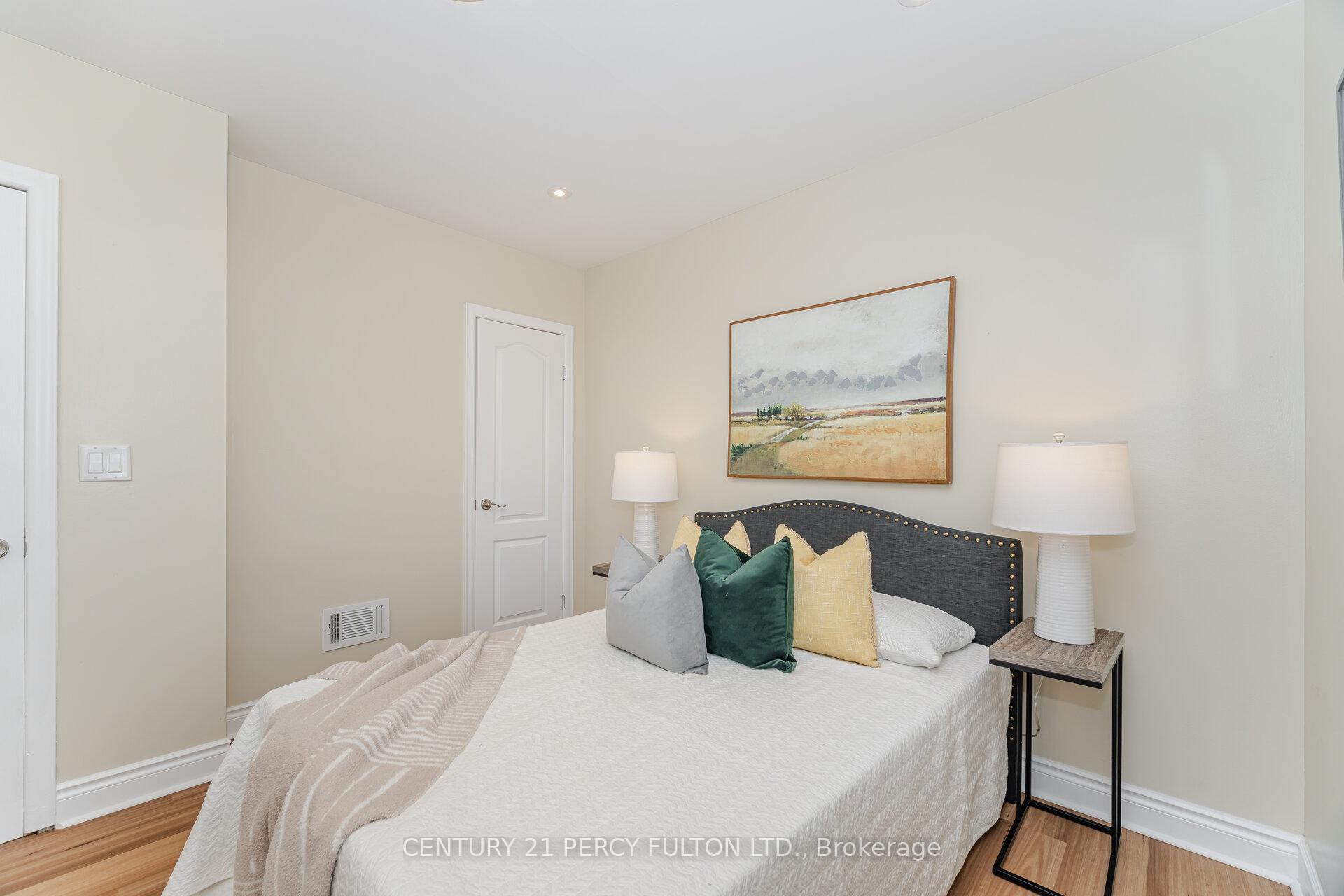 Photo 11 of 600 Ridgeway Avenue, Oshawa, McLaughlin — HOMEH