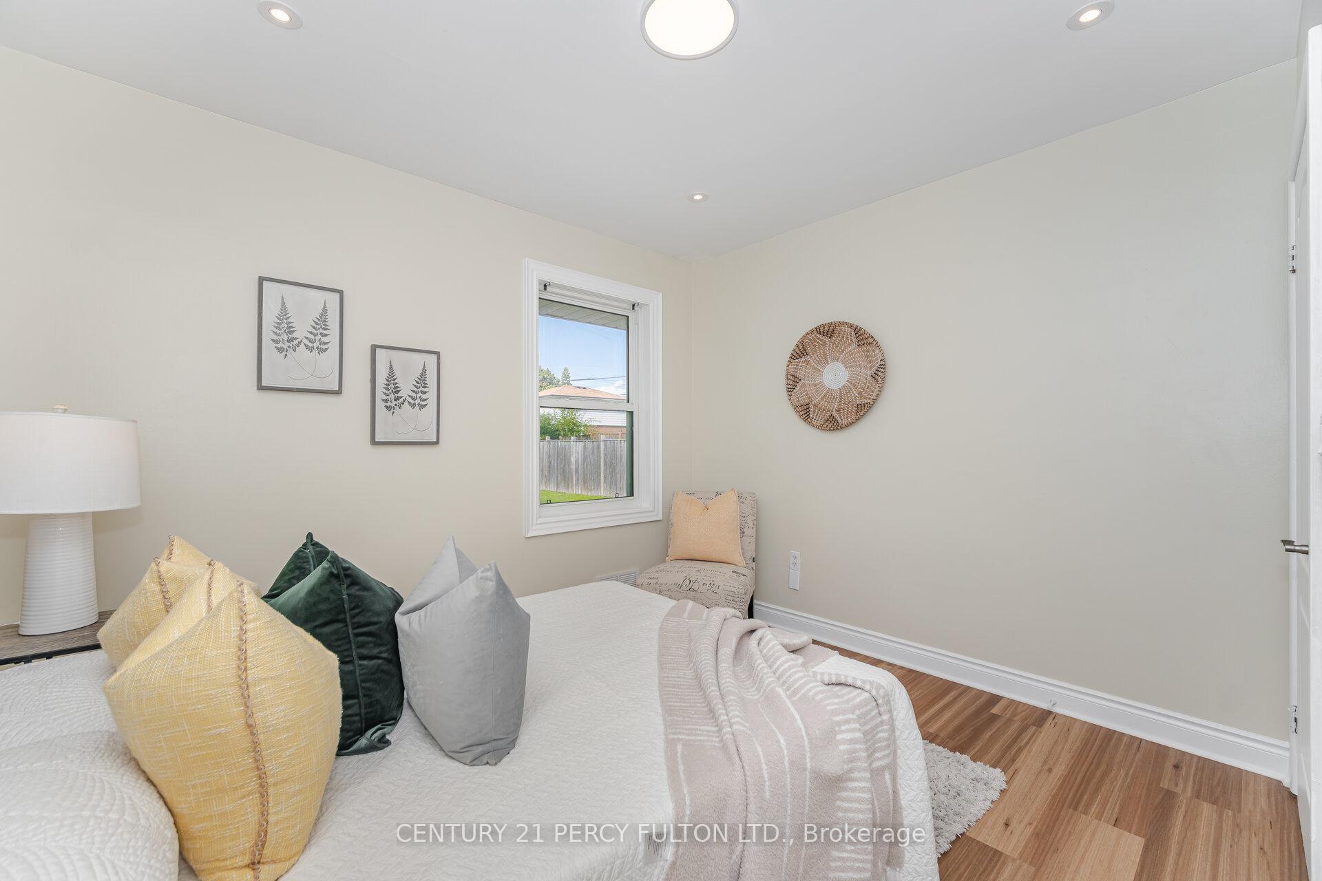 Photo 12 of 600 Ridgeway Avenue, Oshawa, McLaughlin — HOMEH