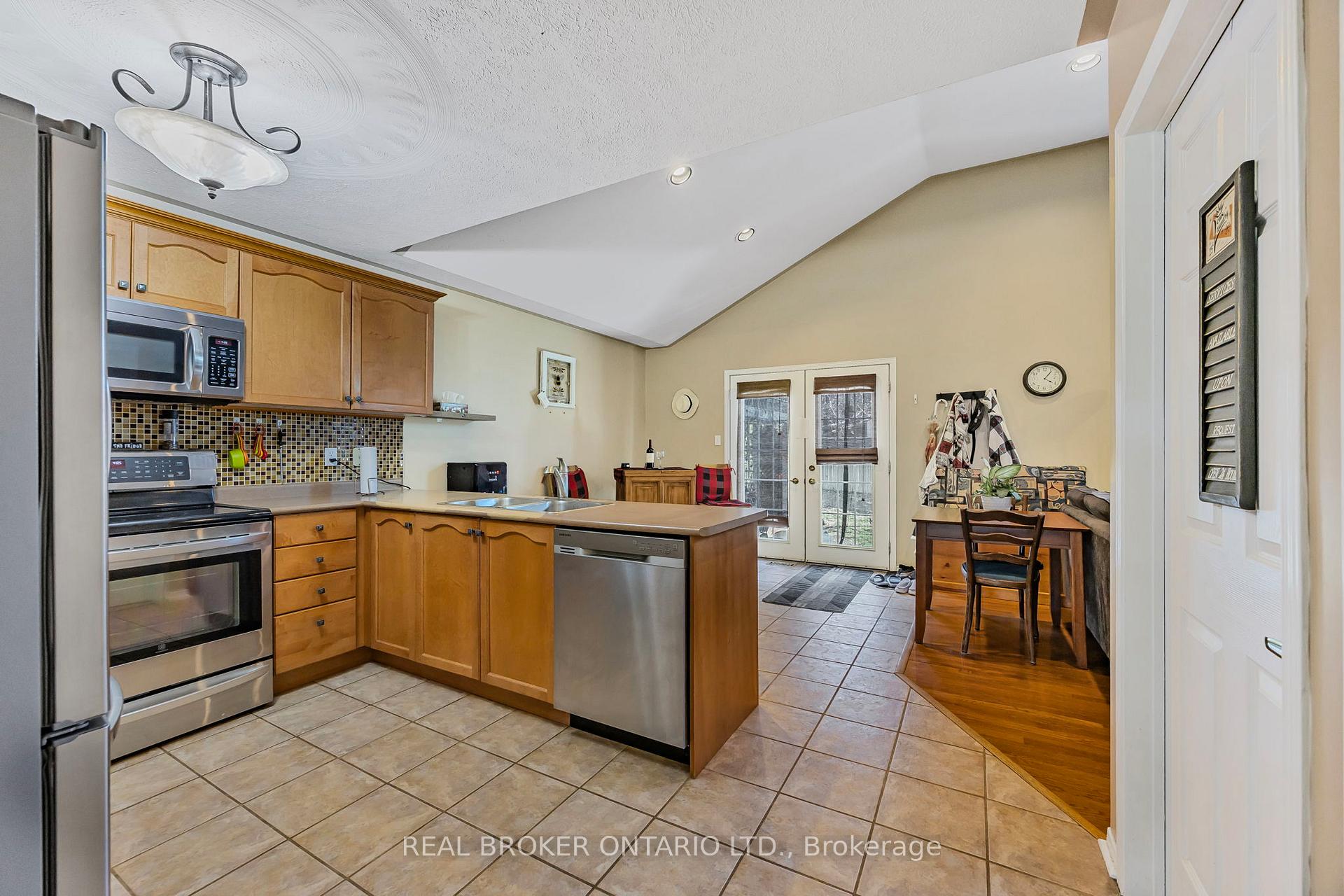 Photo 9 of 3160 Emperor Drive, Orillia — HOMEH