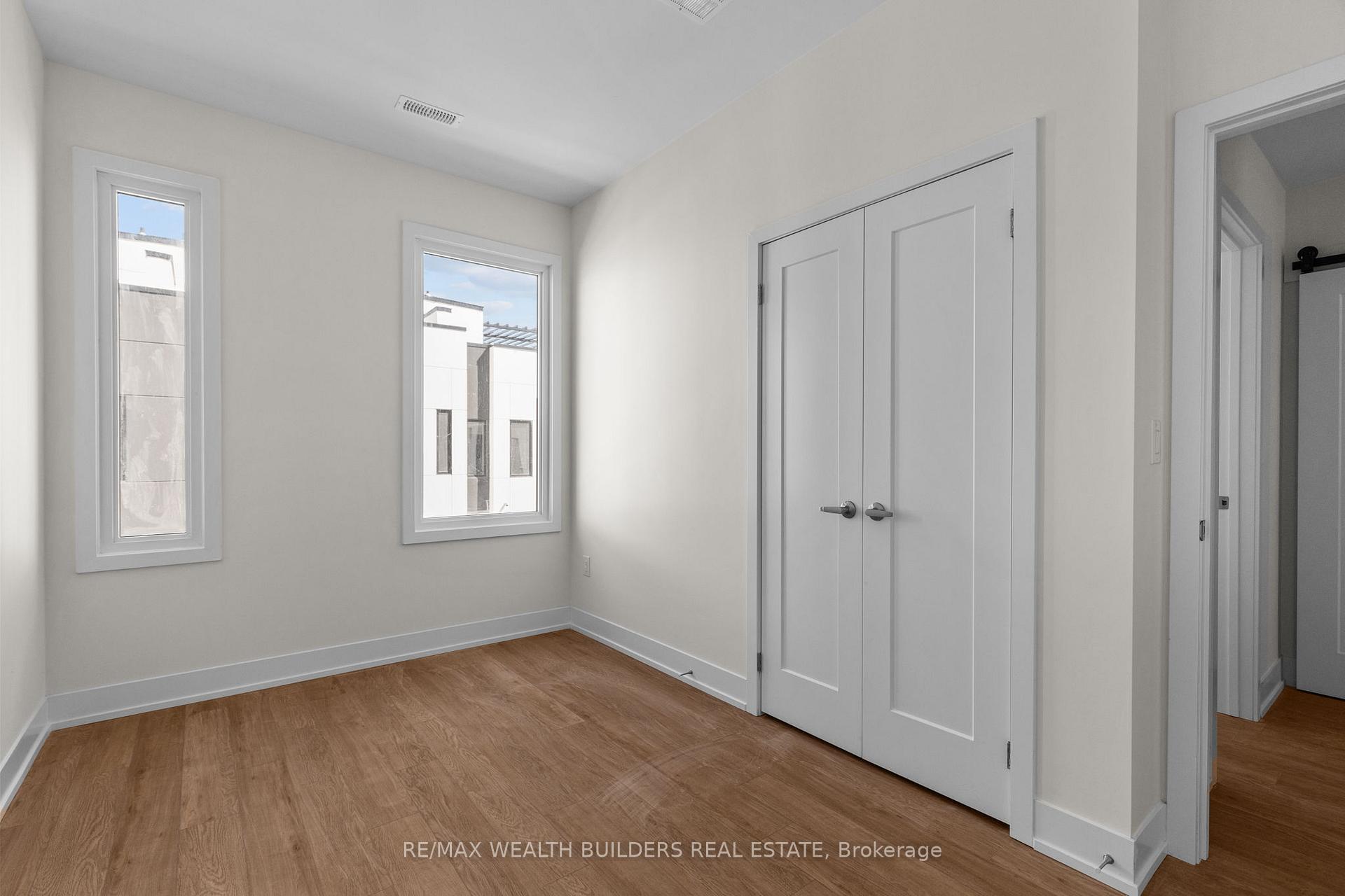 Photo 10 of 8 Mariners Pier Way, Orillia — HOMEH