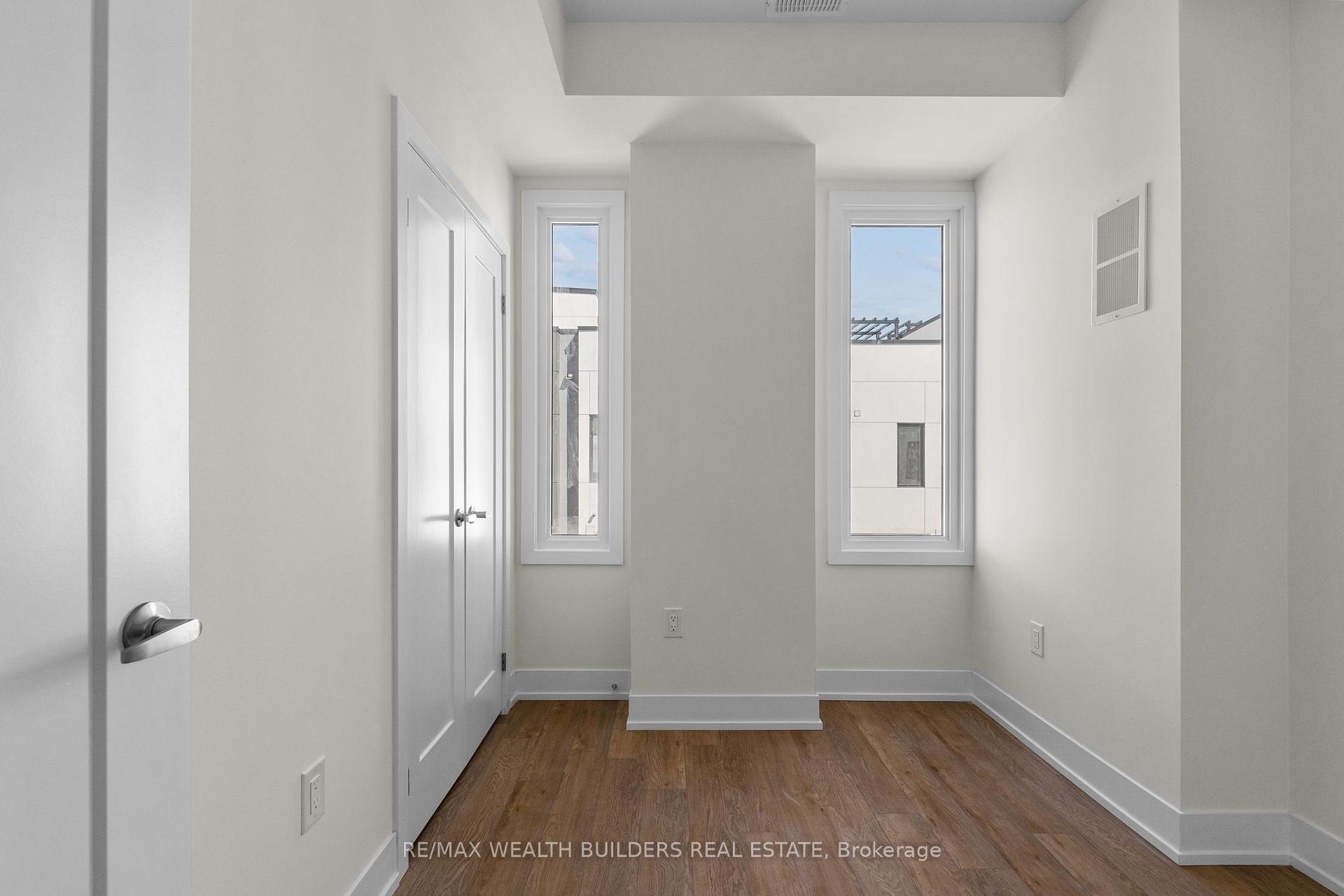 Photo 11 of 8 Mariners Pier Way, Orillia — HOMEH
