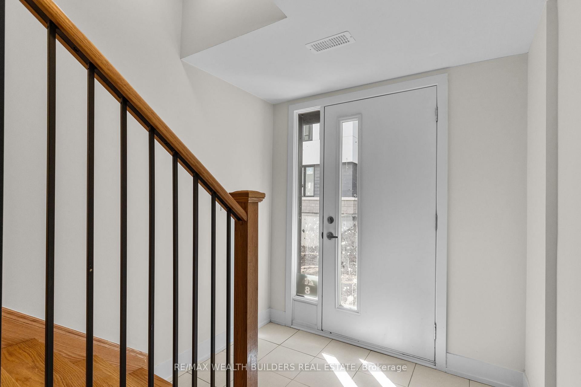 Photo 14 of 8 Mariners Pier Way, Orillia — HOMEH