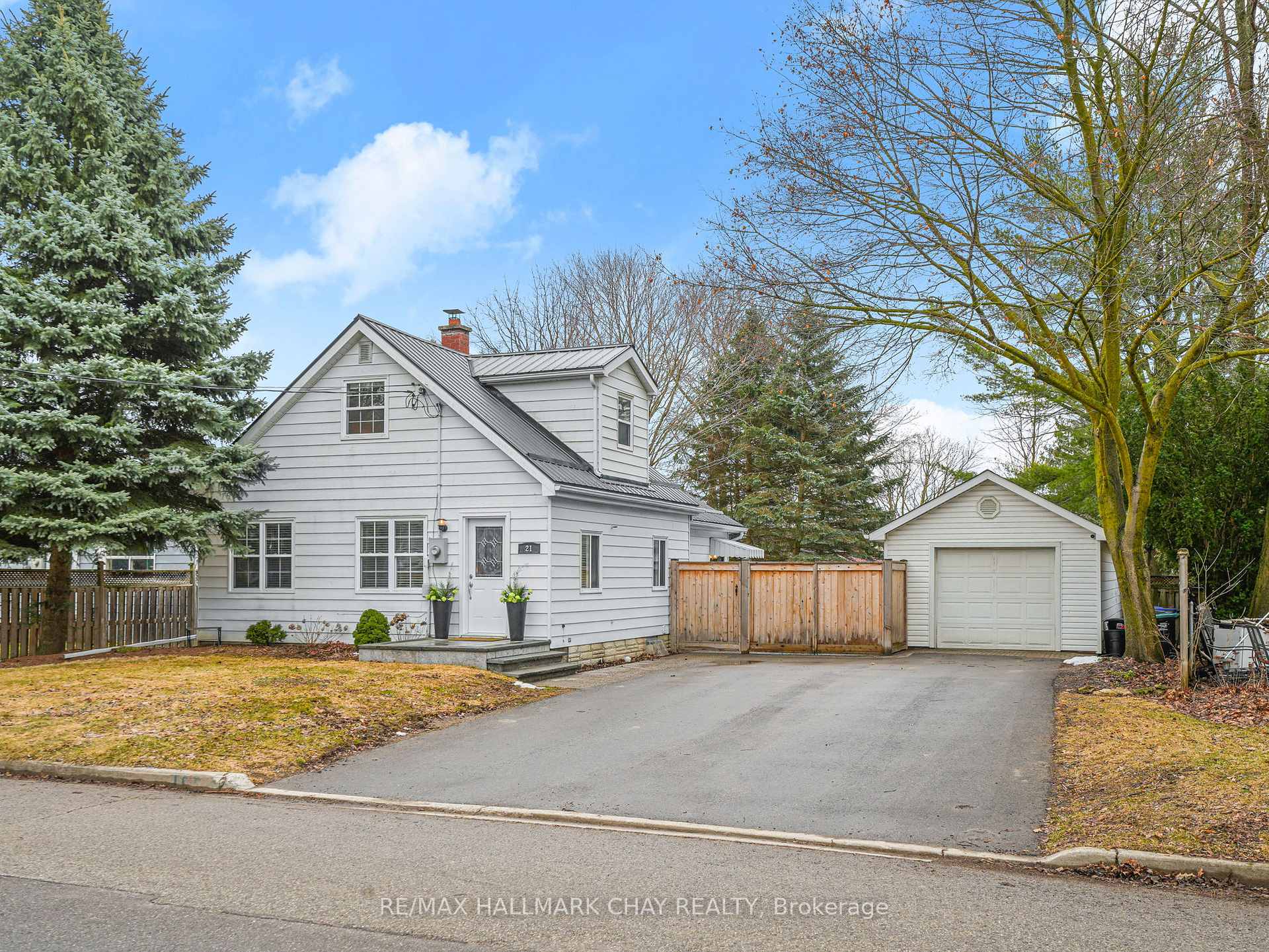 Photo 1 of 21 Tupper Street E, New Tecumseth, Alliston — HOMEH