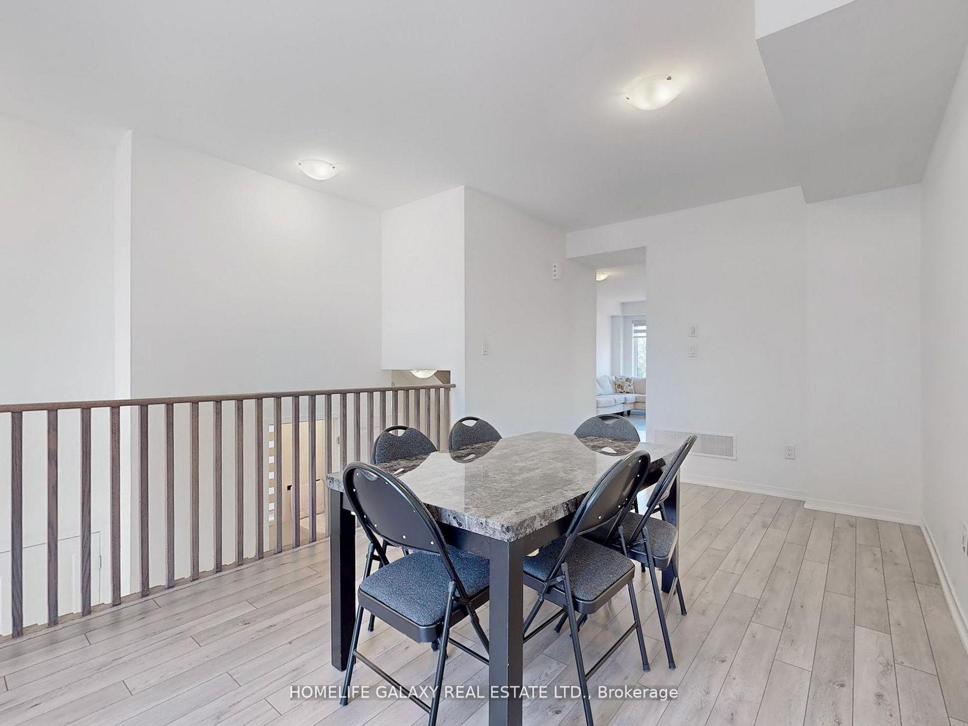Photo 10 of 733 Heathrow Path, Oshawa, Samac — HOMEH