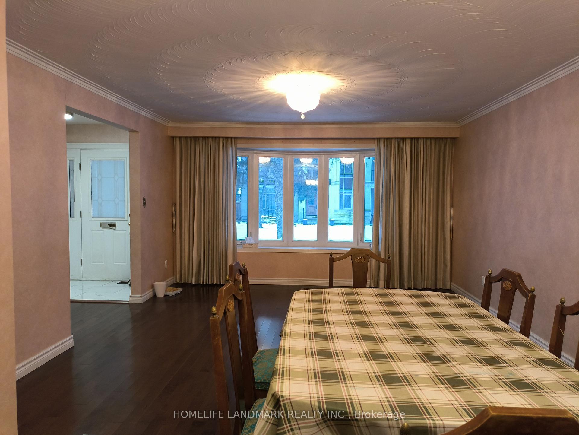 Photo 2 of 165 Fred Varley Drive, Markham, Unionville — HOMEH