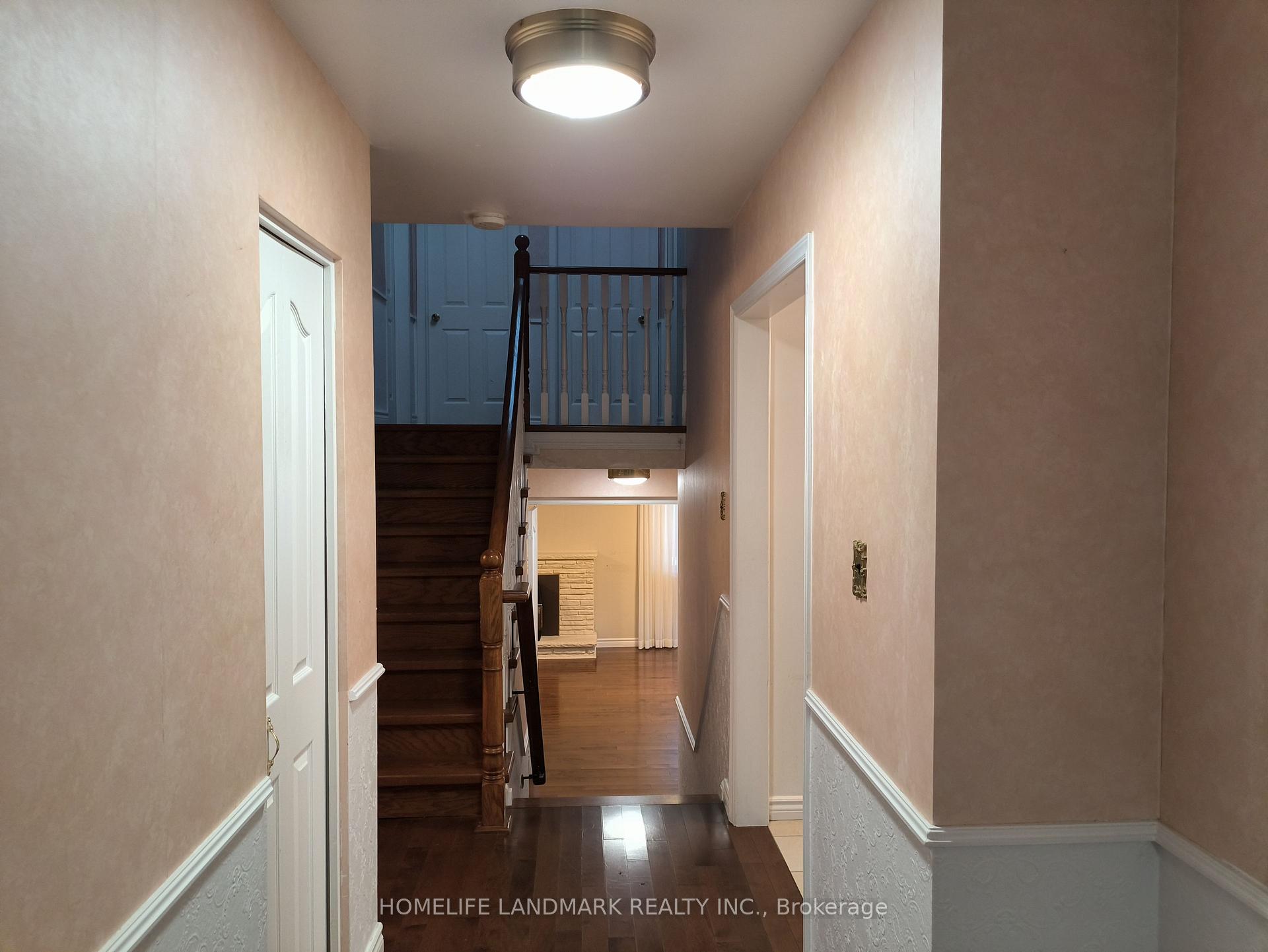 Photo 3 of 165 Fred Varley Drive, Markham, Unionville — HOMEH