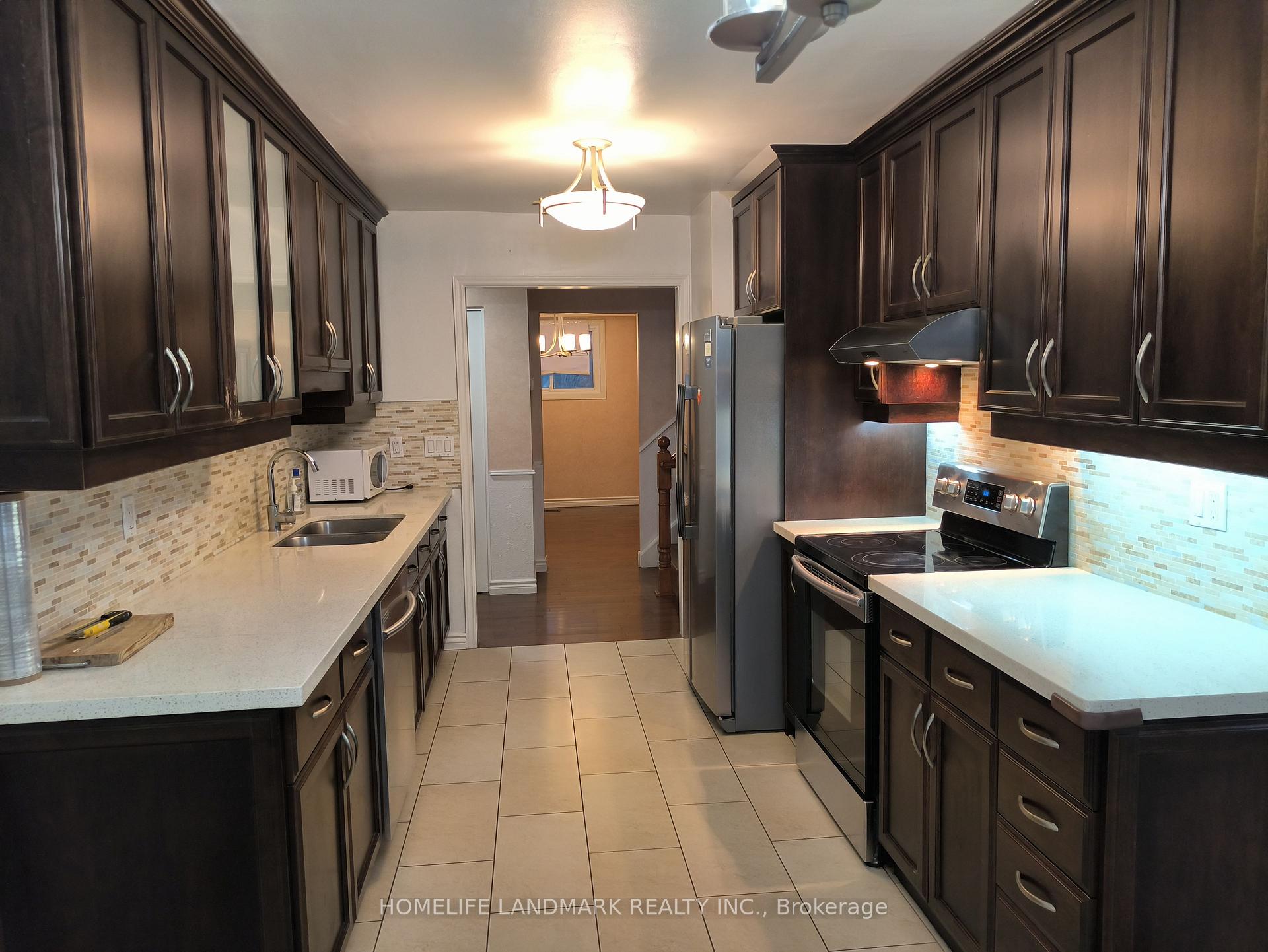 Photo 4 of 165 Fred Varley Drive, Markham, Unionville — HOMEH