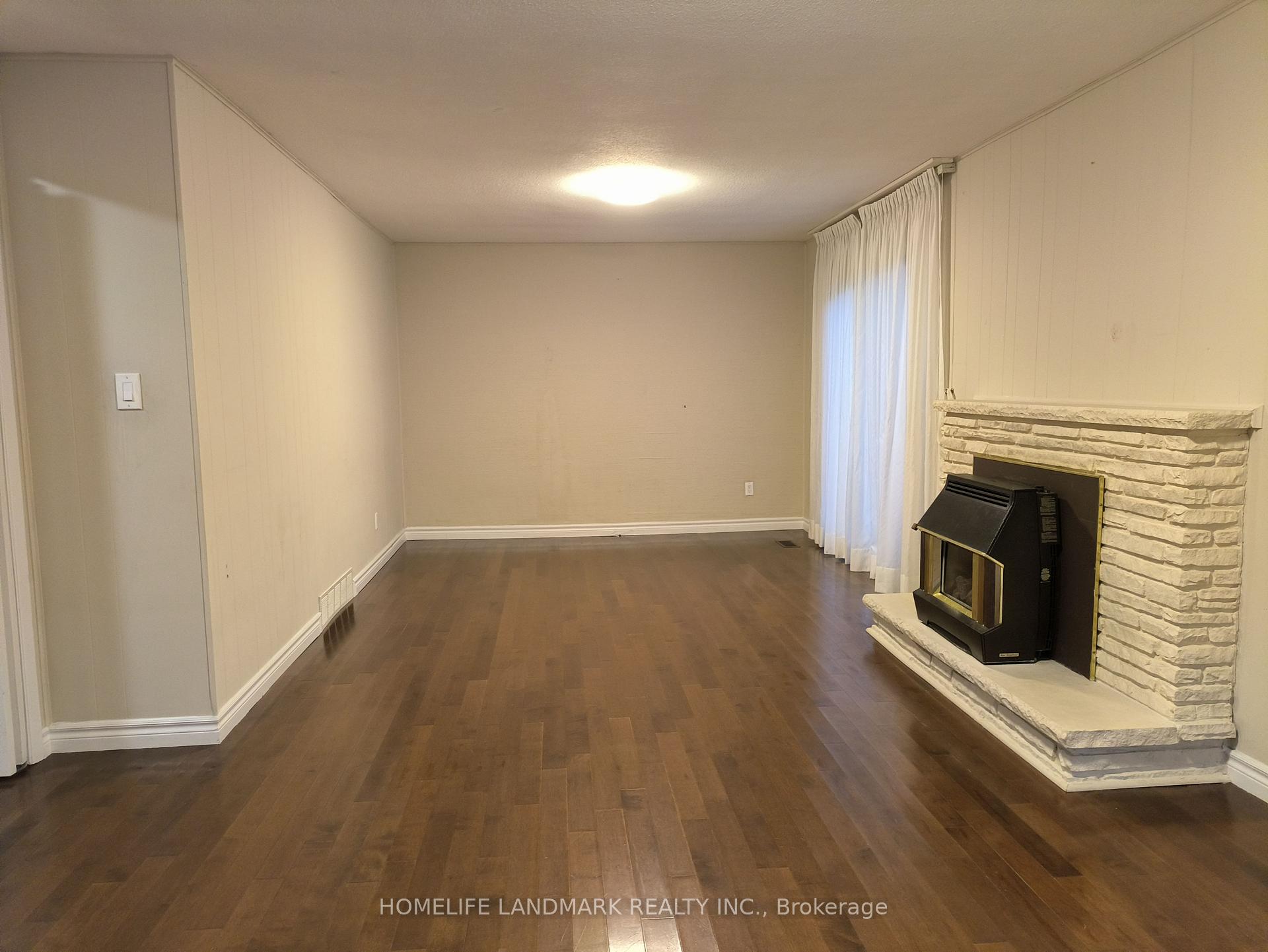 Photo 5 of 165 Fred Varley Drive, Markham, Unionville — HOMEH