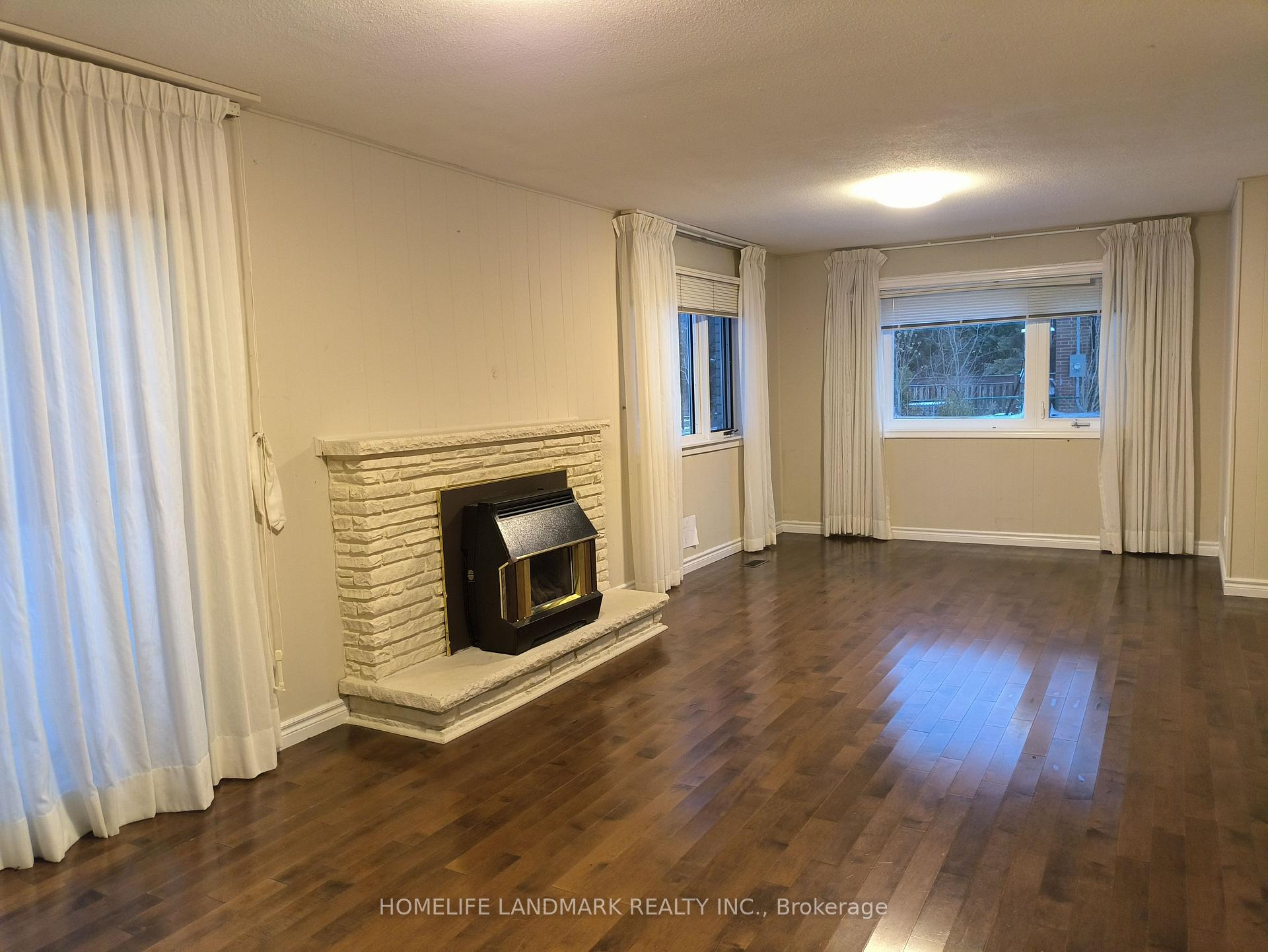 Photo 6 of 165 Fred Varley Drive, Markham, Unionville — HOMEH